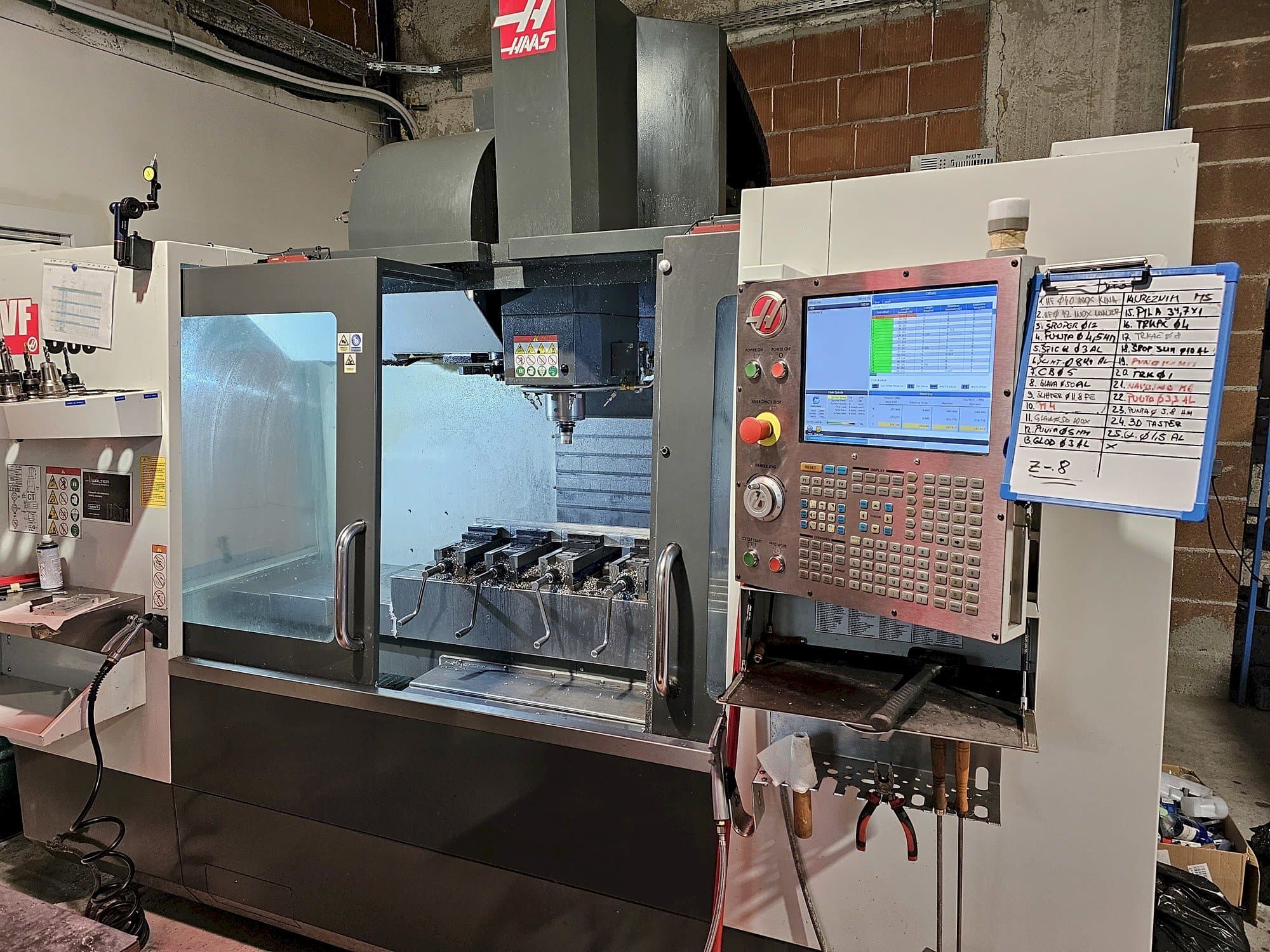 Čelní pohled  na HAAS VS3SS  stroj