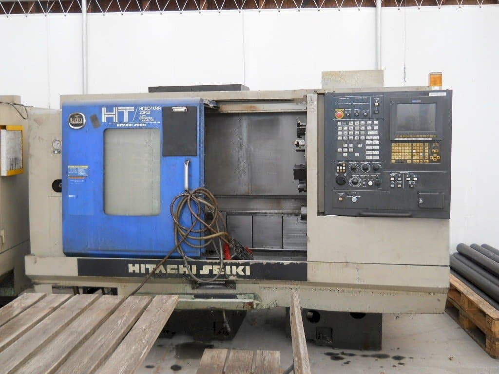 Čelní pohled  na HITACHI SEIKI HITEC-TURN 23R III  stroj