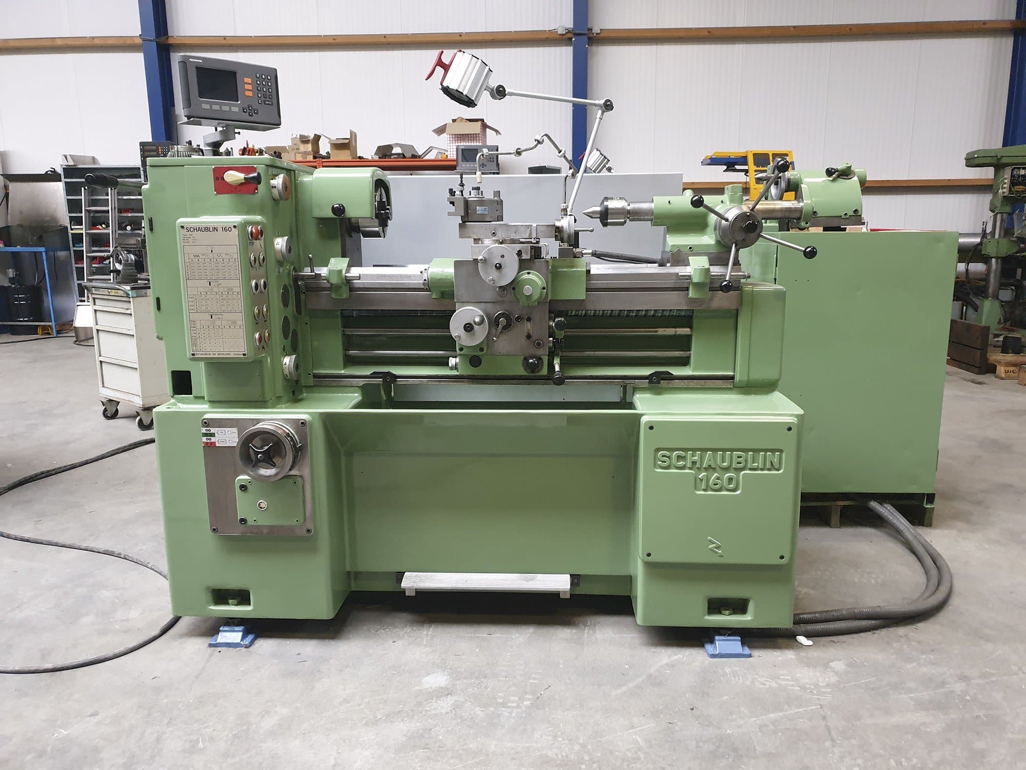 Čelní pohled  na SCHAUBLIN 160 stroj