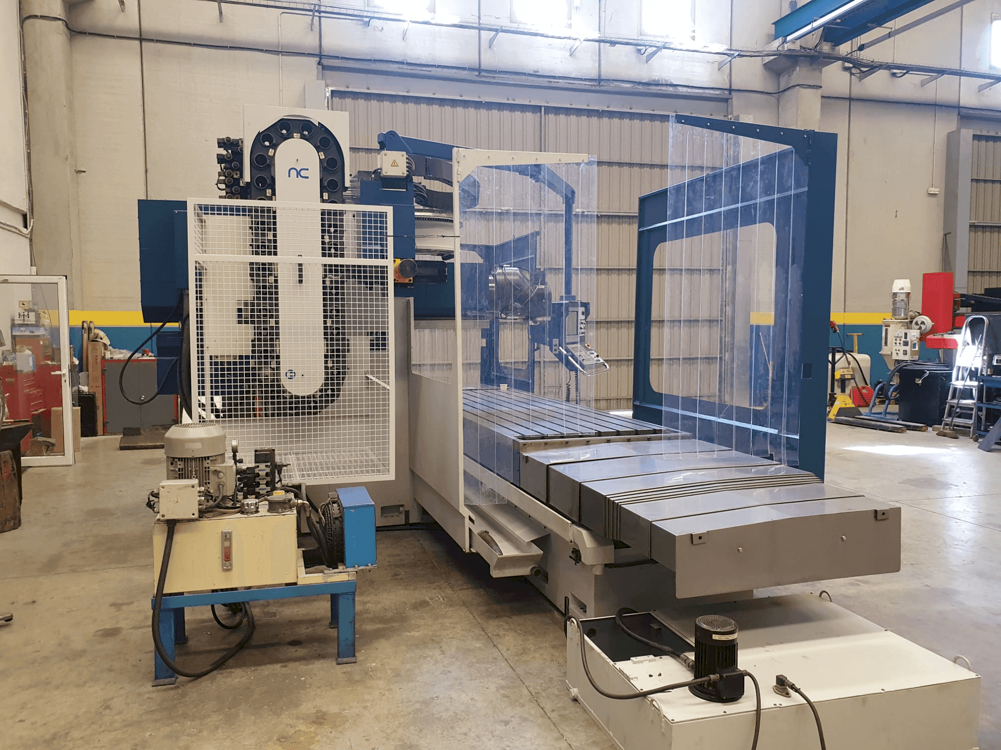 Čelní pohled  na Nicolas Correa A30/30  stroj