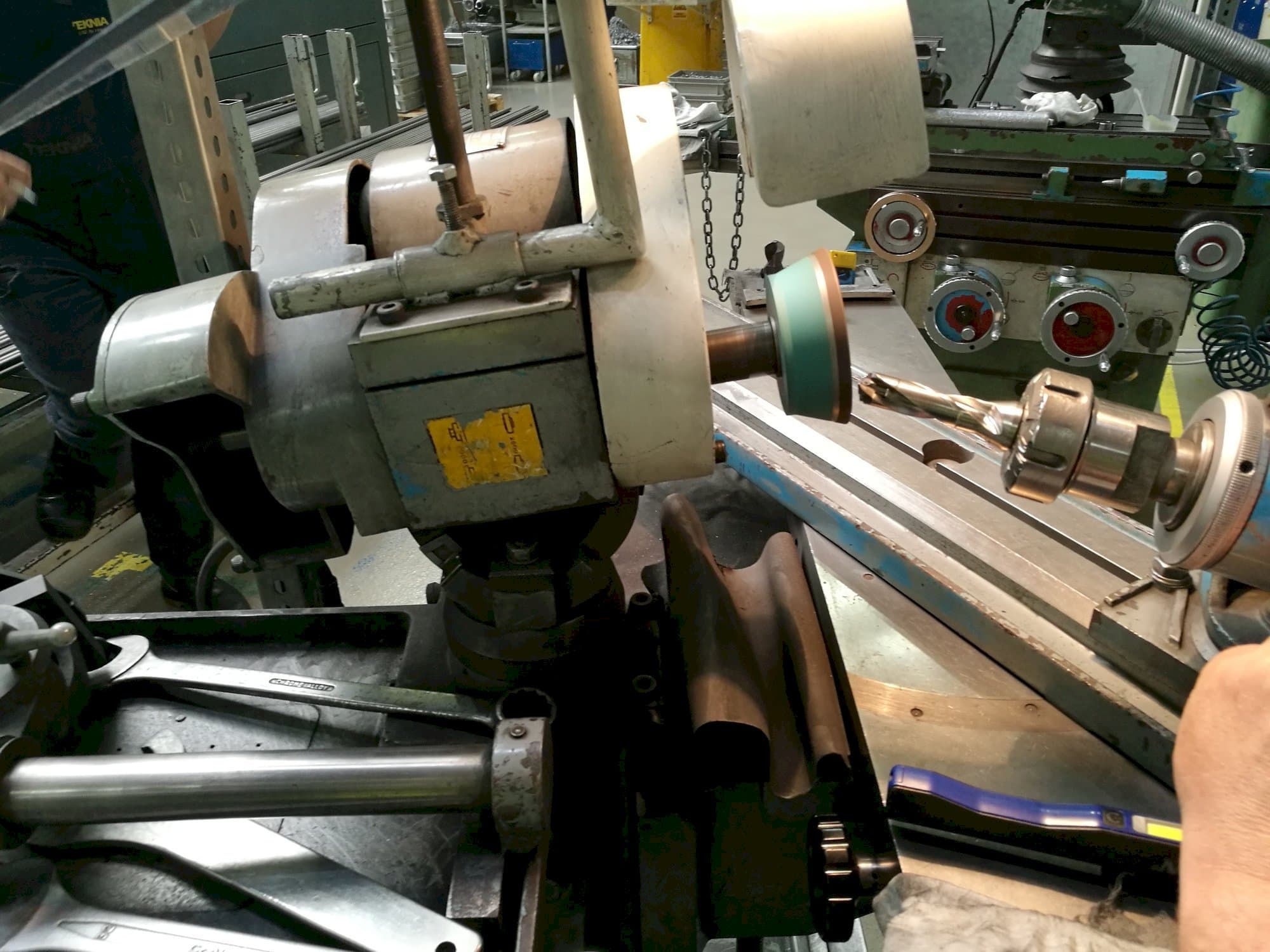 Čelní pohled  na ELITE AR5-E  stroj