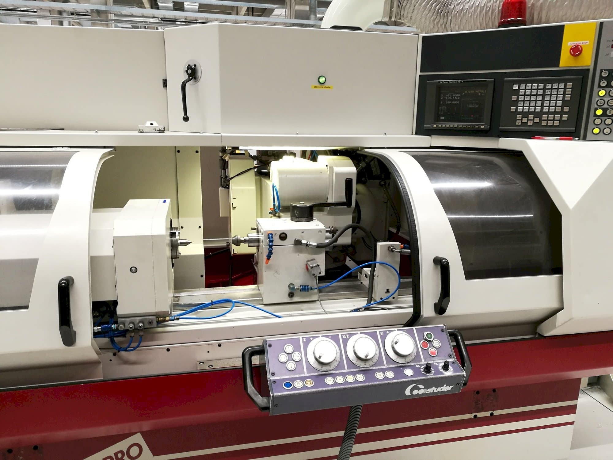 Čelní pohled  na STUDER  S30 lean PRO  stroj