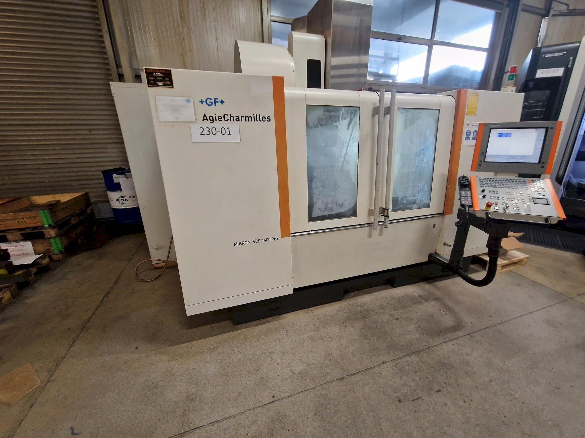 Levý boční pohled  na AgieCharmilles MIKRON VCE 1400 PRO  stroj