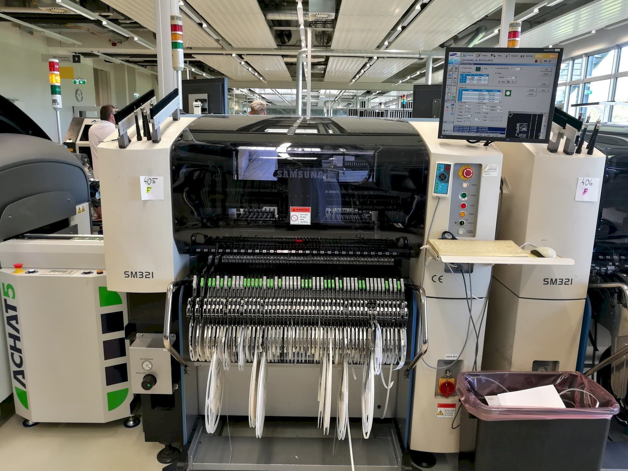 Čelní pohled  na Samsung SM 321  stroj