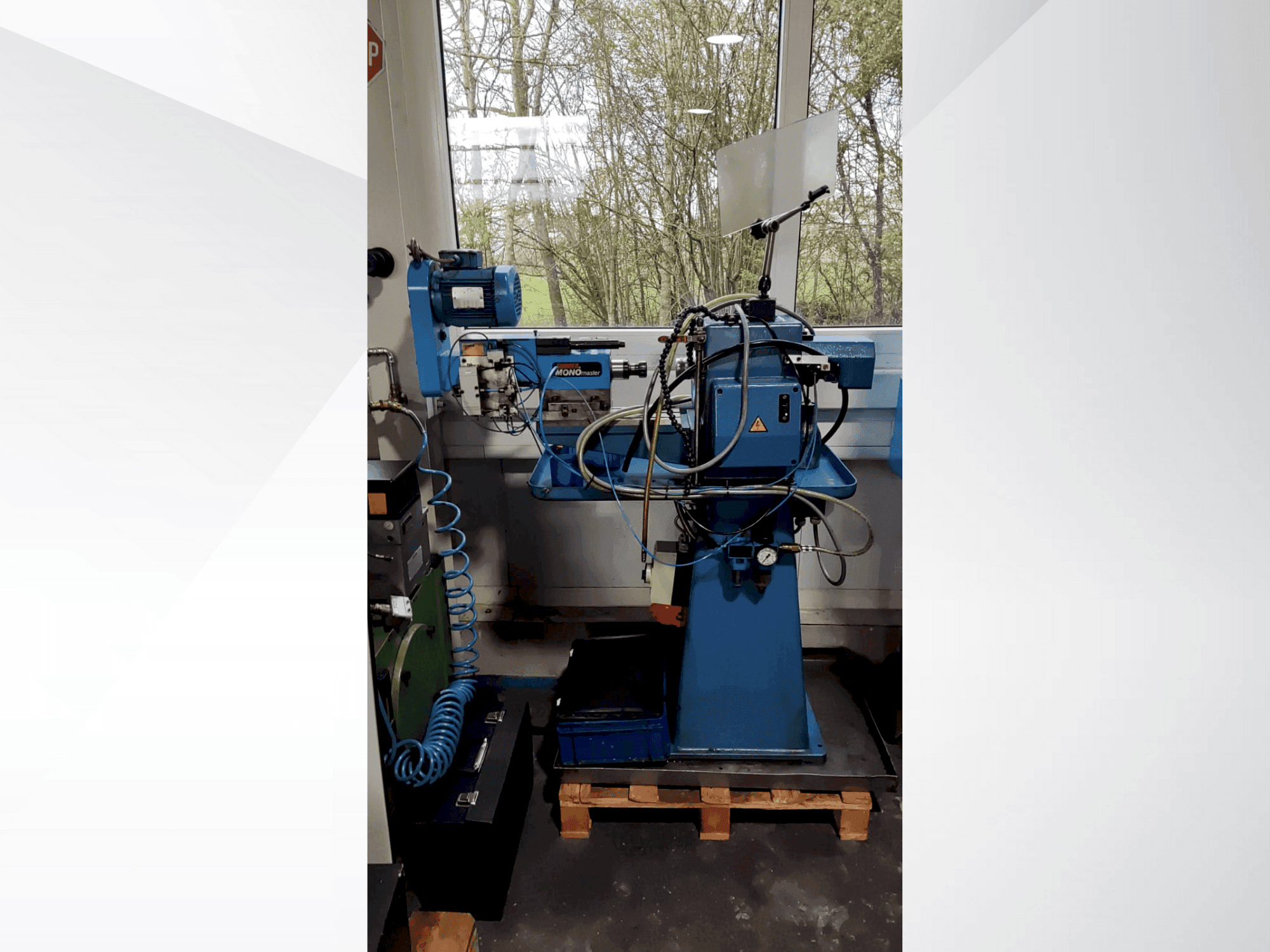 Čelní pohled  na Scherer - Feinbau PM1-FZ  stroj