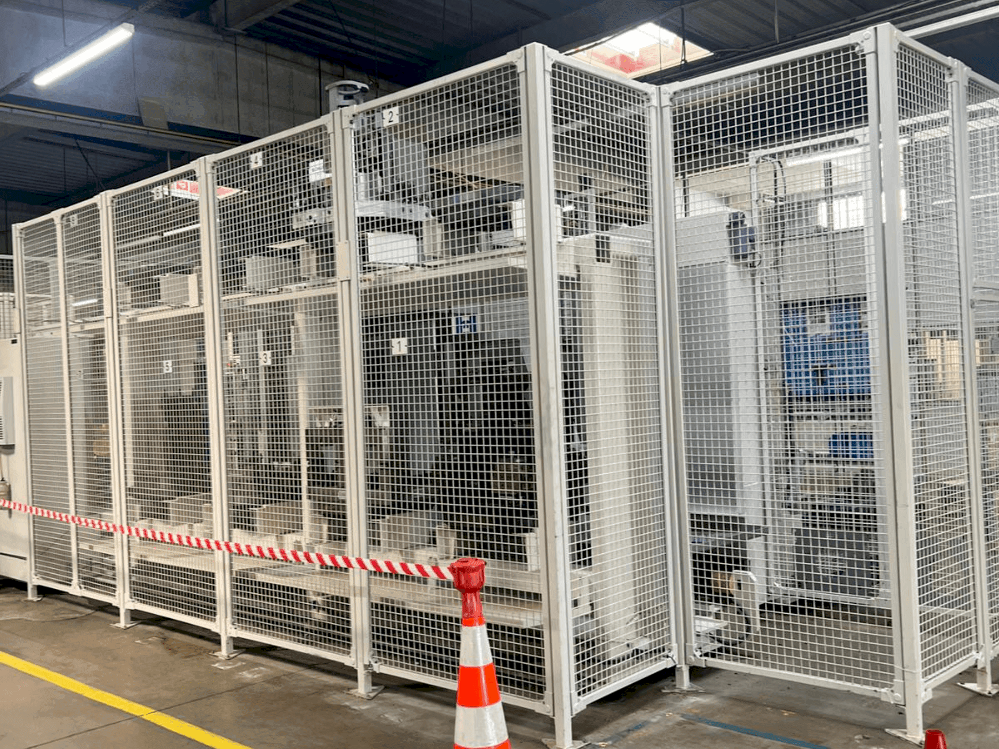 Čelní pohled  na HELLER MCH 250  stroj