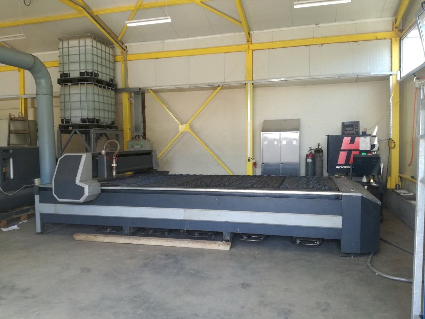 Čelní pohled  na HPM ITALY GV 4 x 2  stroj