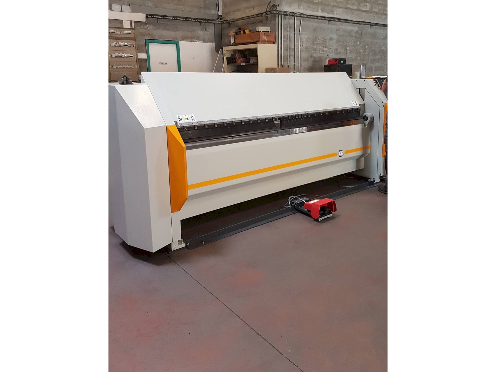 Čelní pohled  na RAS 62.25 TURBObend Plus  stroj