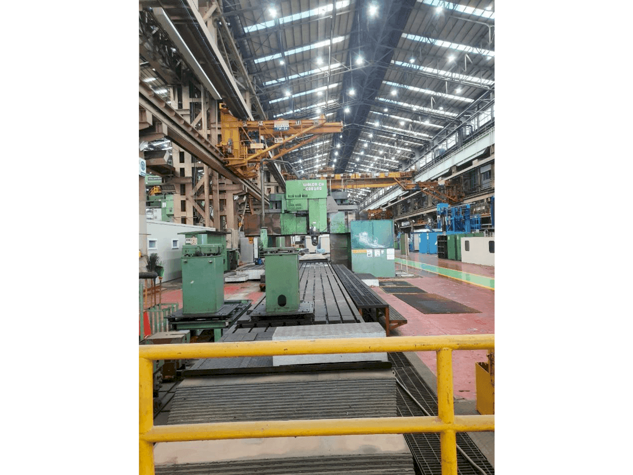 Čelní pohled  na WALDRICH COBURG -  stroj