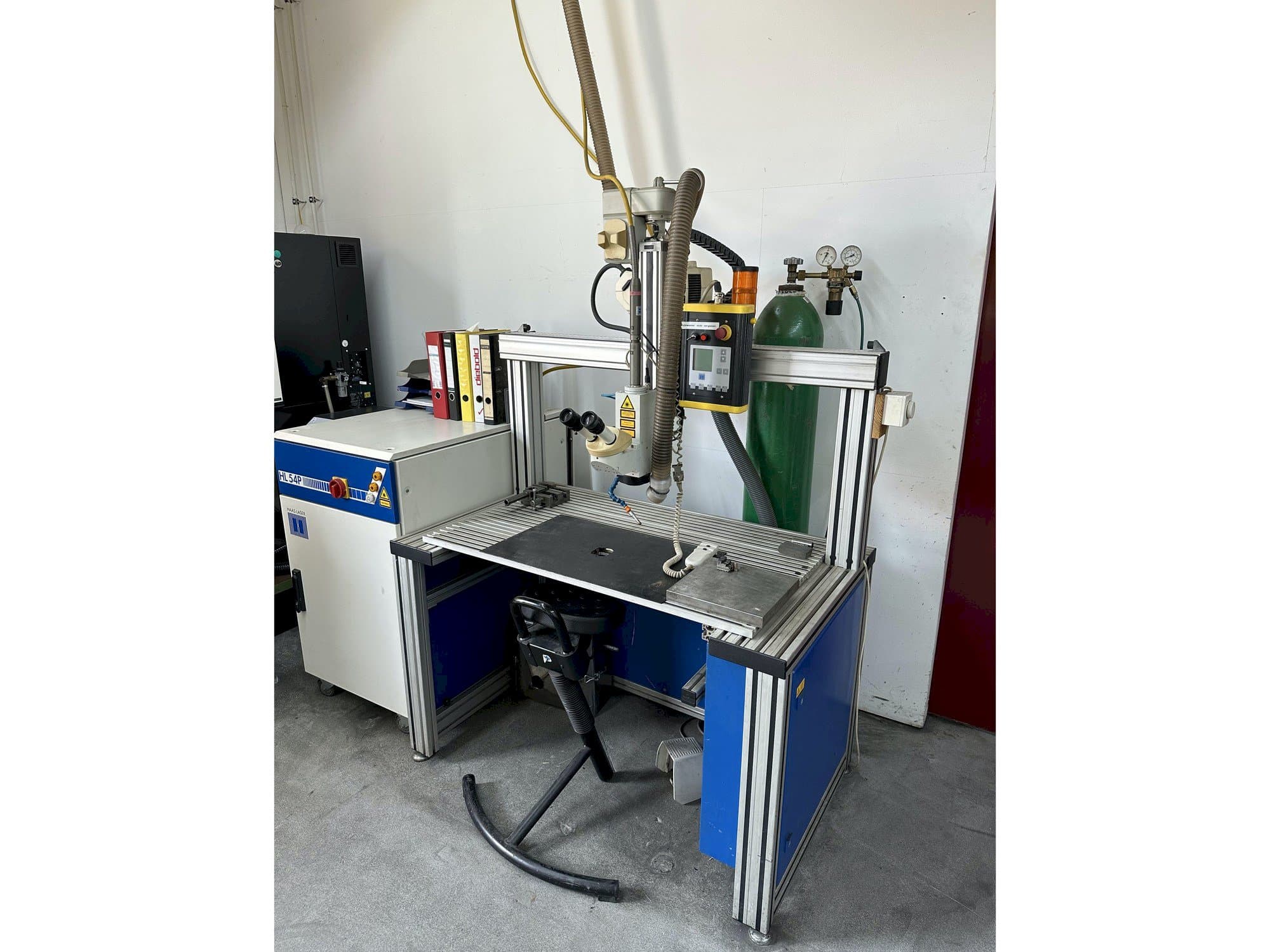 Čelní pohled  na Haas-Laser HL 54P  stroj