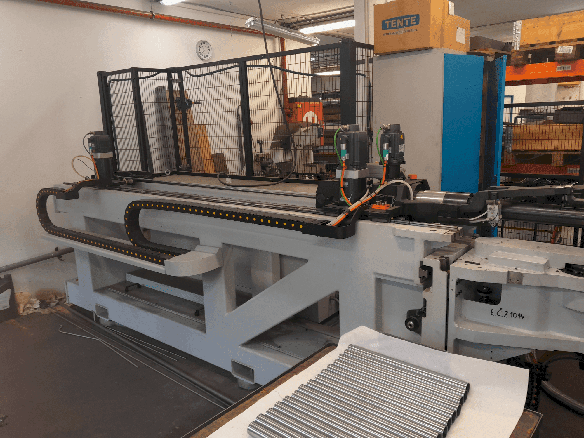 Čelní pohled  na BLM ELECT 40  stroj