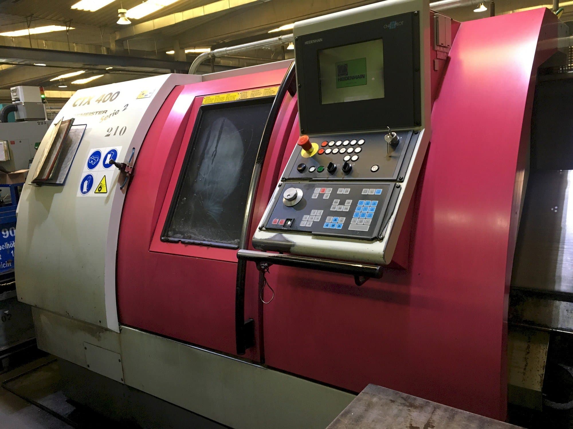 Čelní pohled  na Gildemeister CTX-400 S2  stroj