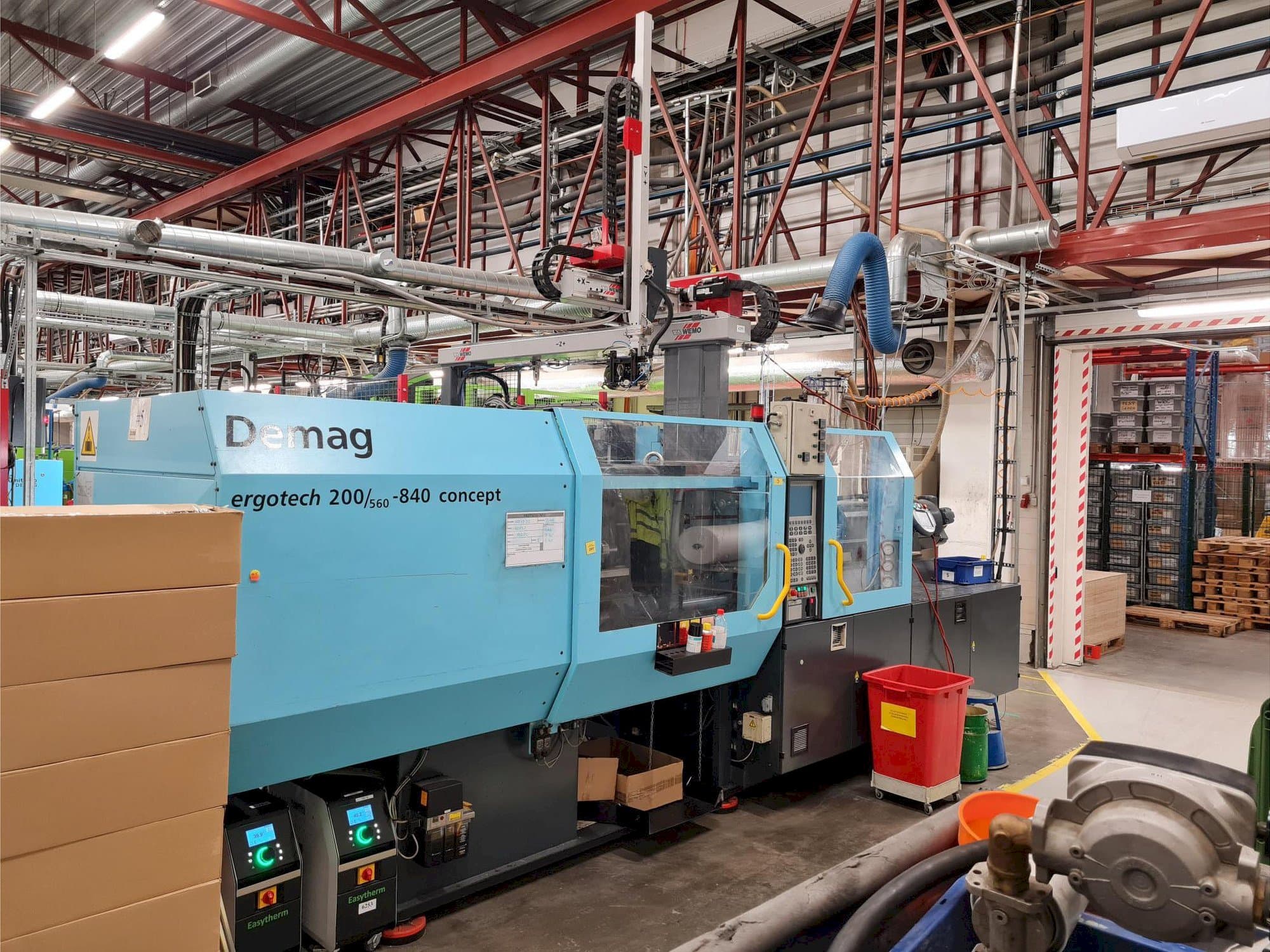 Čelní pohled  na DEMAG Ergotech 200/560-840 concept  stroj