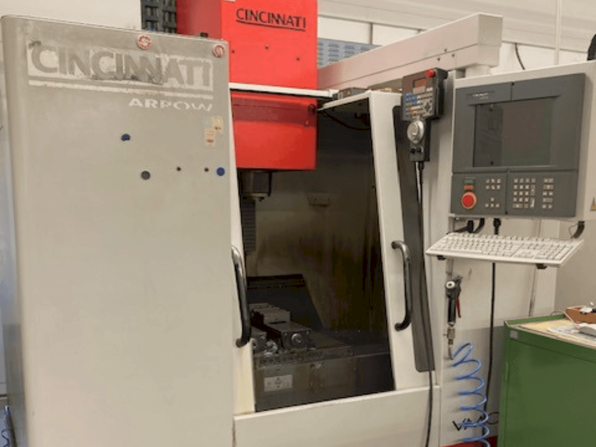 Čelní pohled  na Cincinnati Arrow 500  stroj