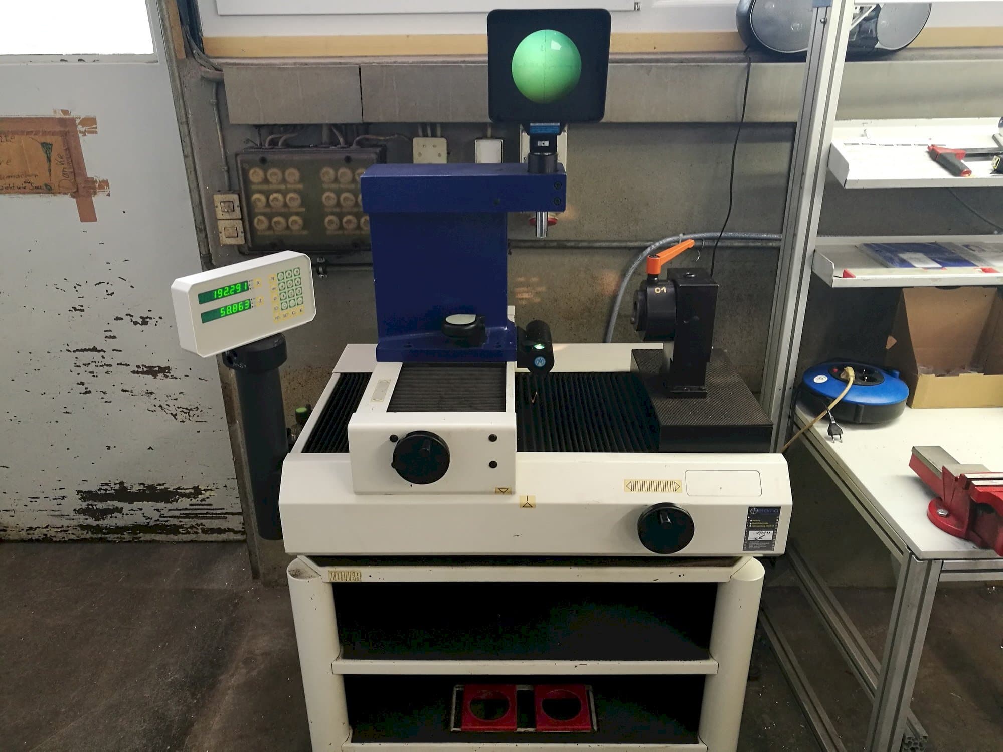 Čelní pohled  na Zoller H420  stroj