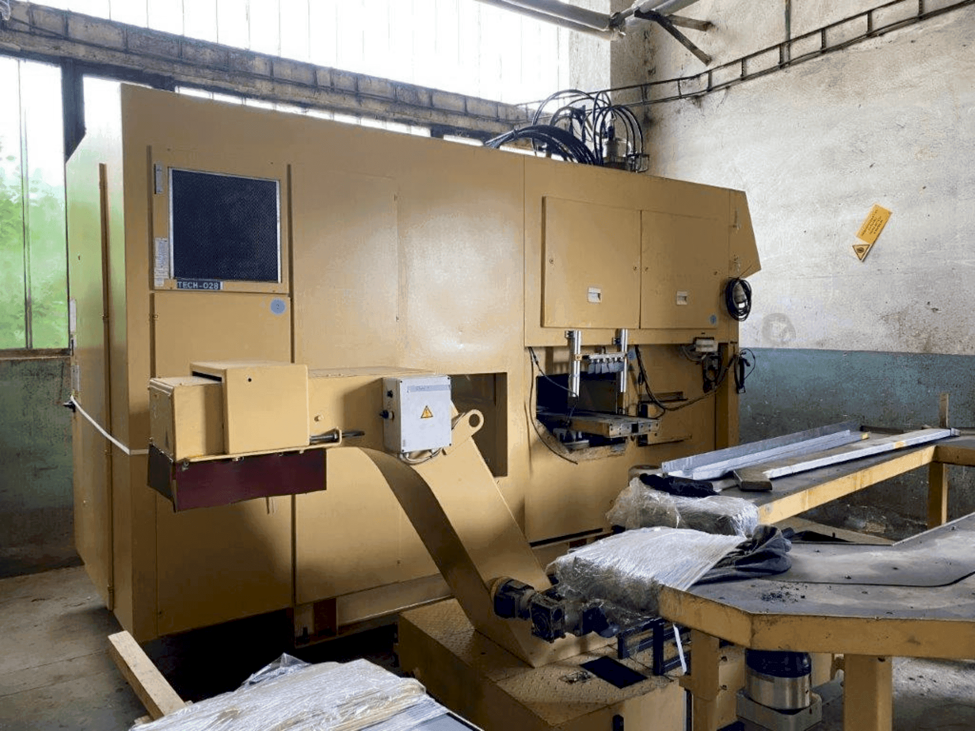 Čelní pohled  na EMAG VSC 400  stroj