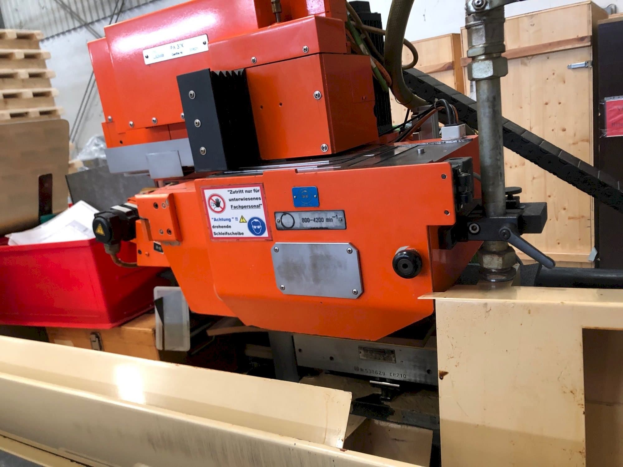 Čelní pohled  na JUNG JF 525 N  stroj