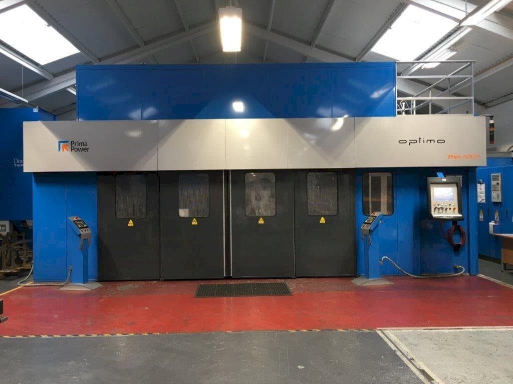 Čelní pohled  na Prima Power OPTIMO CV 4000  stroj