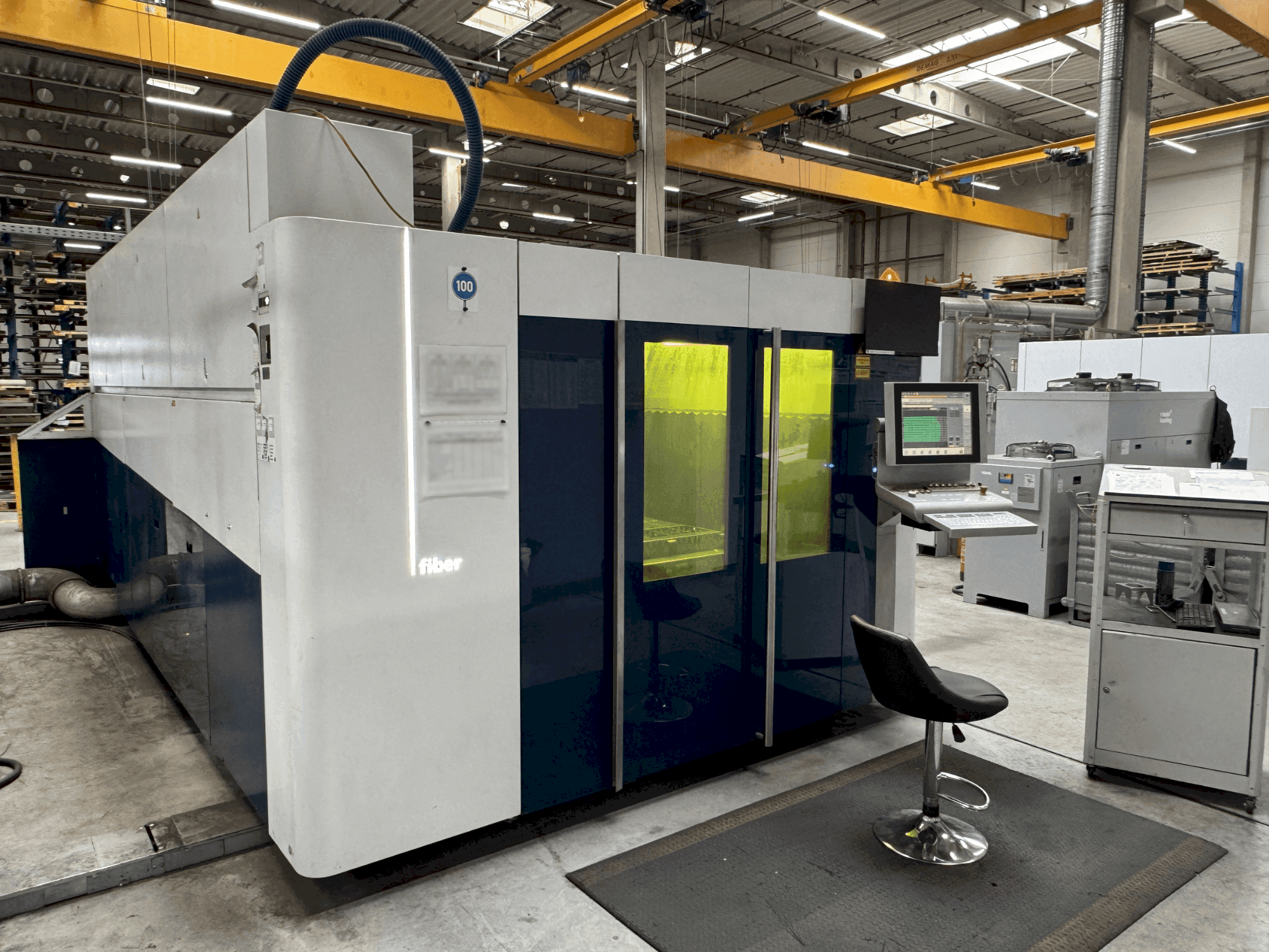 Čelní pohled  na TRUMPF TruLaser 5030 Fiber  stroj