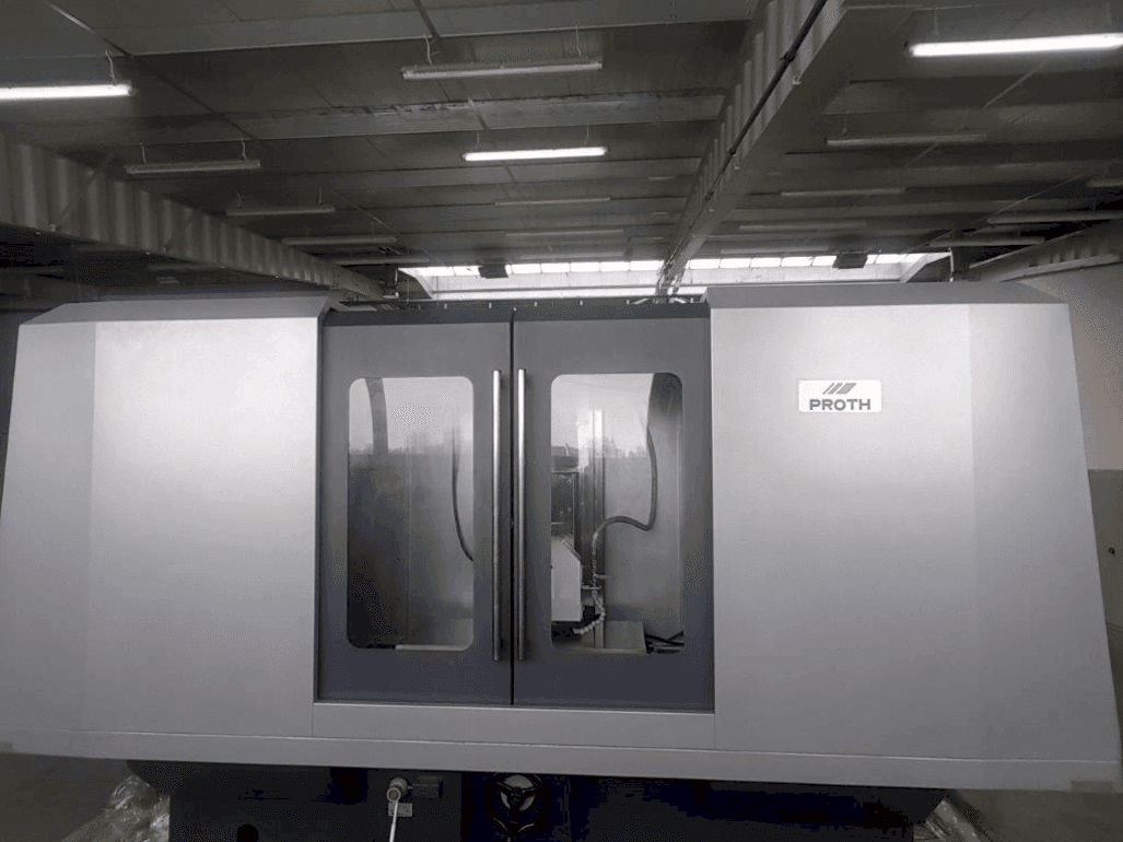 Čelní pohled  na Proth PSGC-50100AHR  stroj