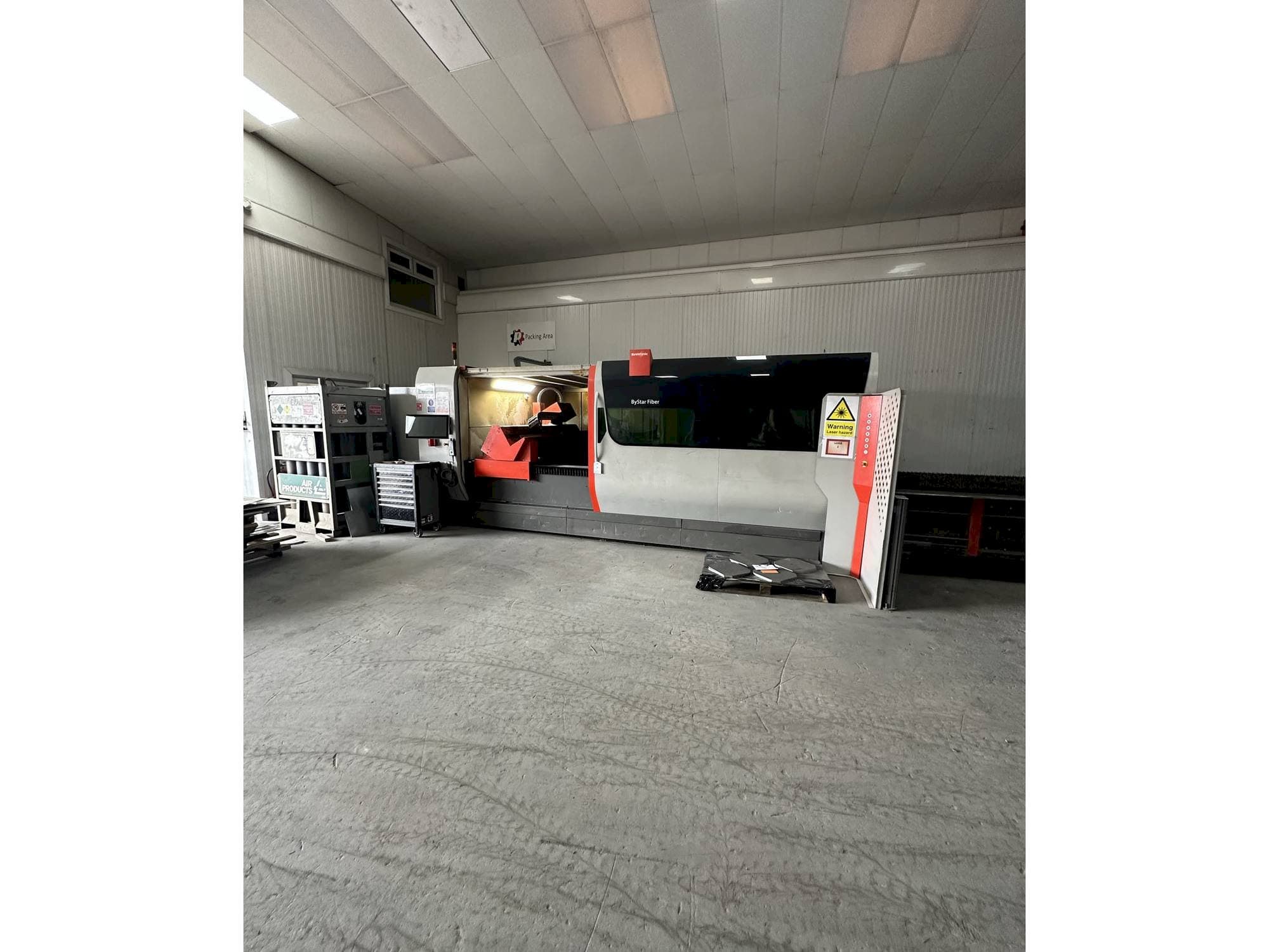 Čelní pohled  na Bystronic Bystar 6KW 3015 Fiber  stroj