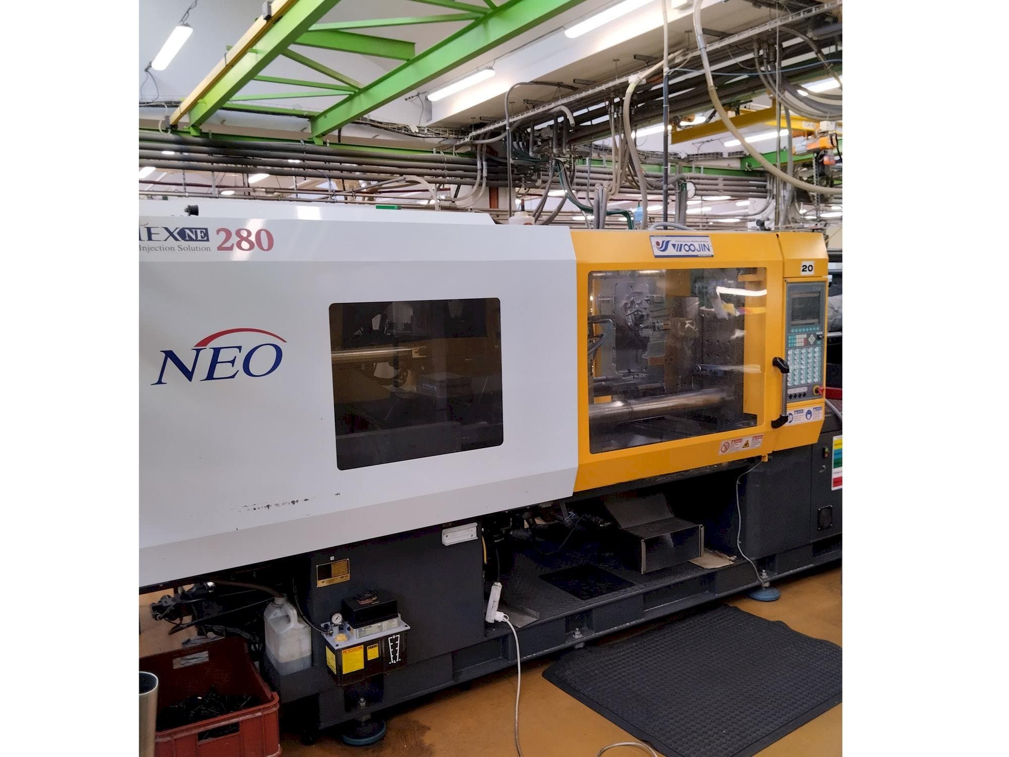 Čelní pohled  na Selex NE 280  stroj