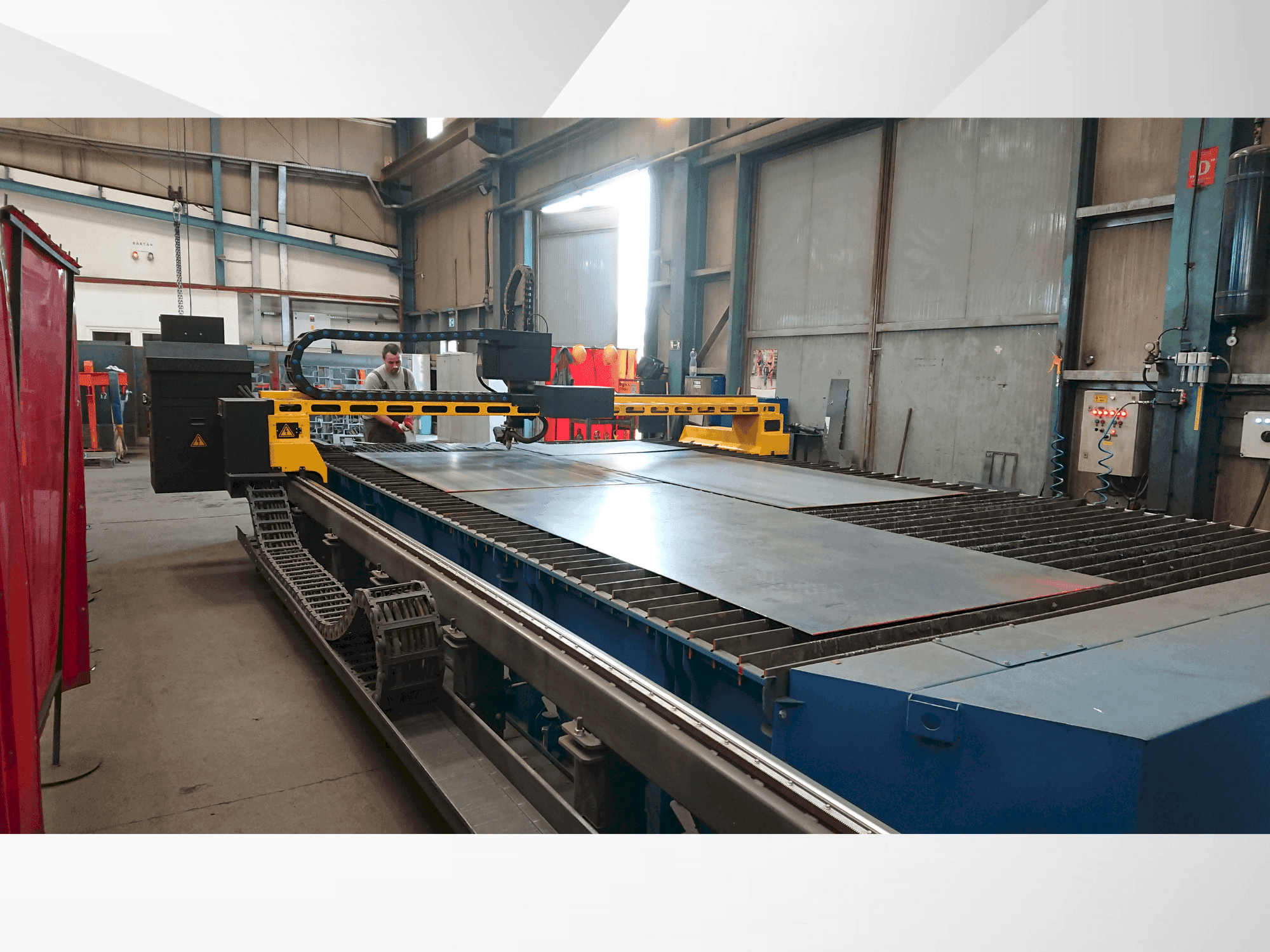 Čelní pohled  na AJAN PP 260 A-5T  stroj