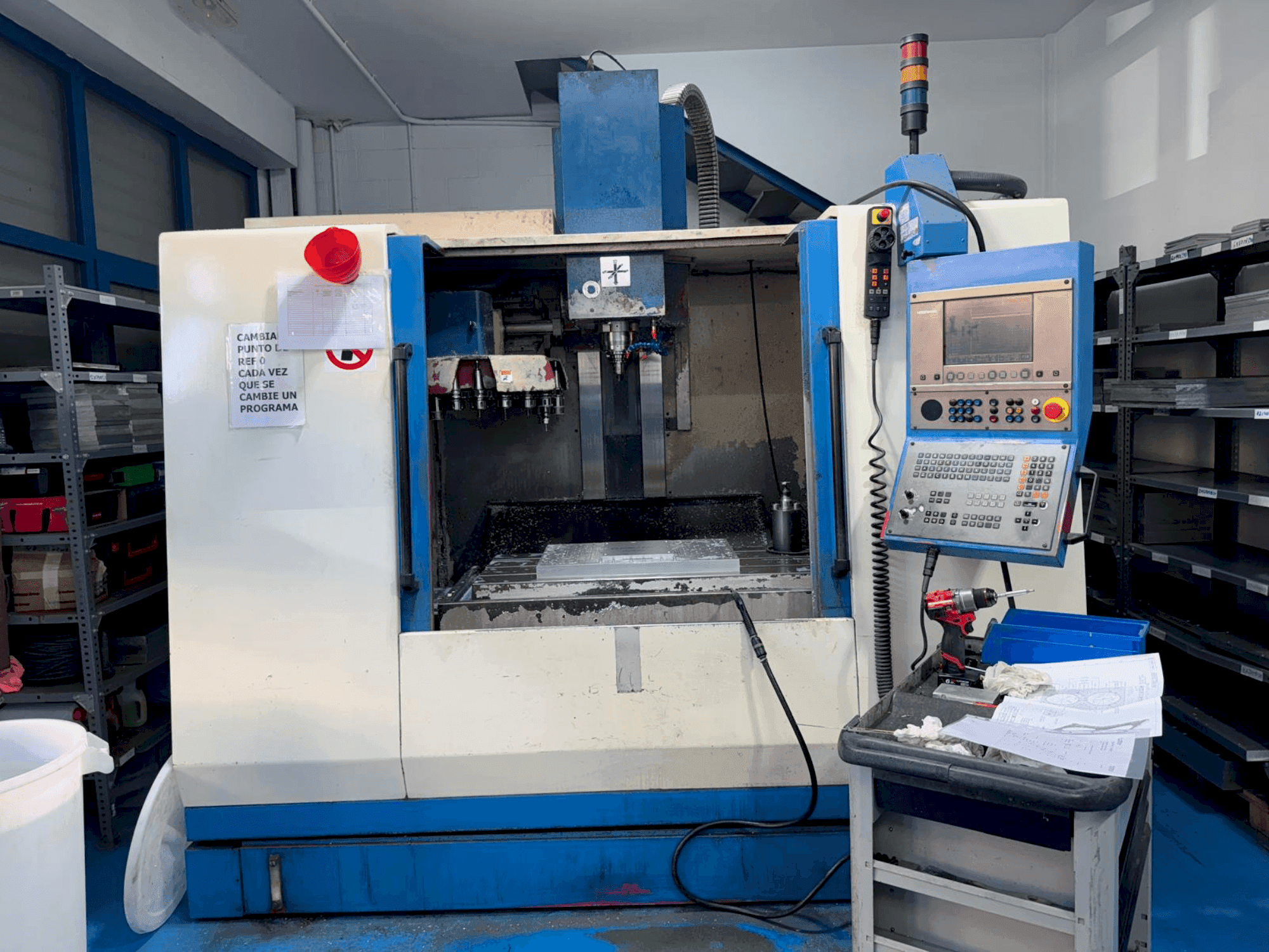 Čelní pohled  na LAGUN GVC 1000  stroj