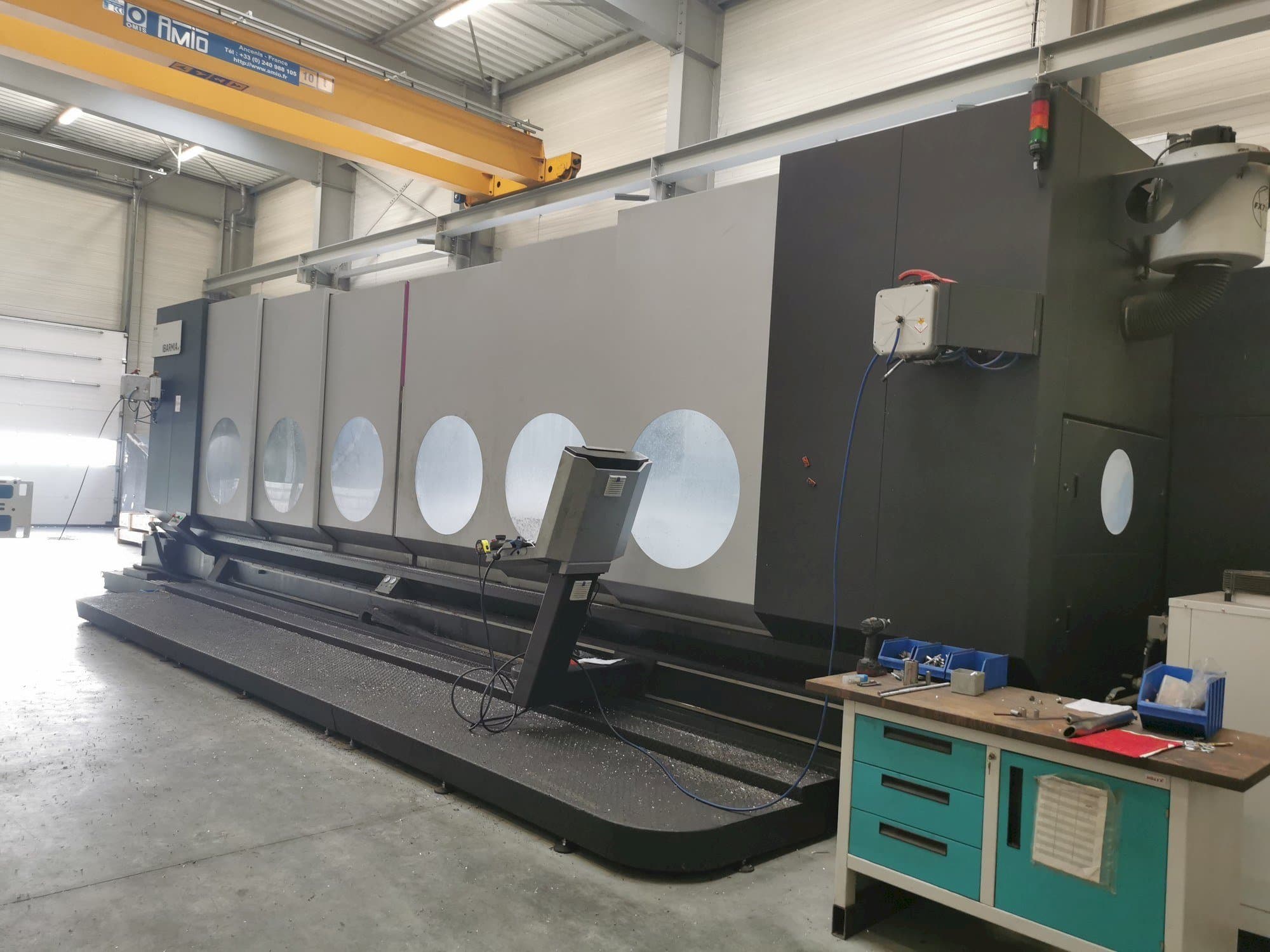 Čelní pohled  na IBARMIA ZV 58/L7000 EXTREME  stroj