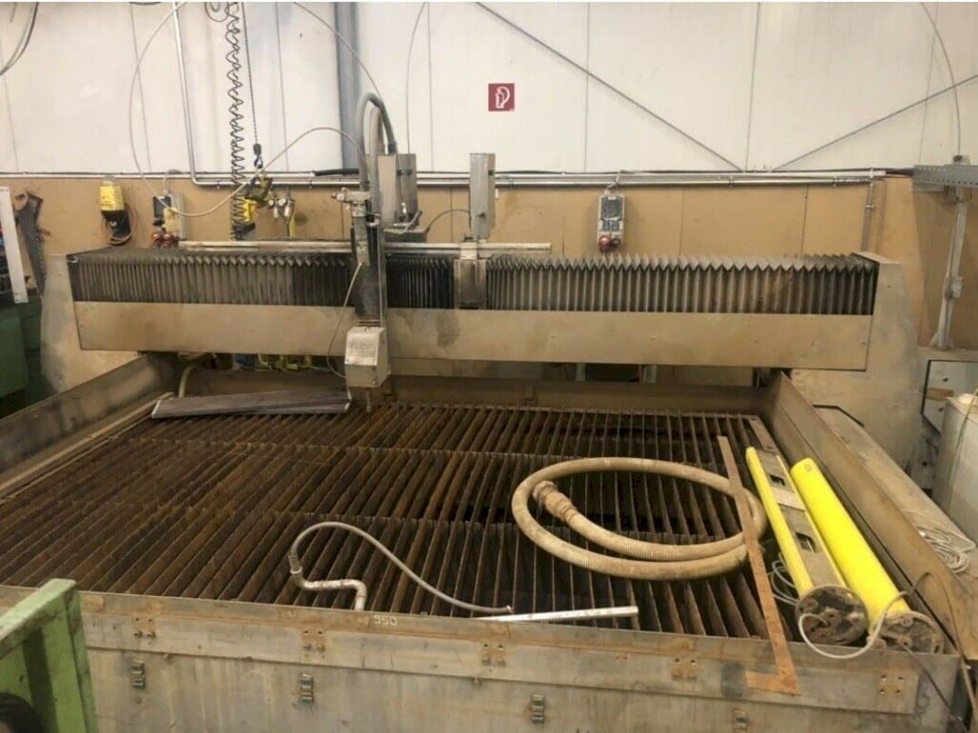 Čelní pohled  na Flow WMCE-3020  stroj