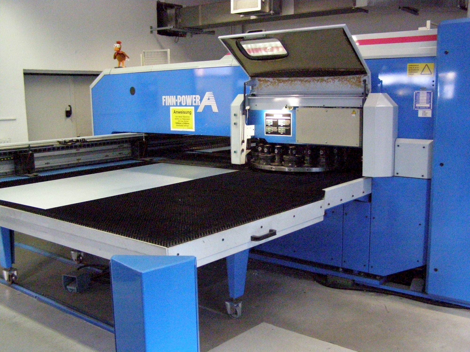 Čelní pohled  na Finn-Power A5 – 25 SBV  stroj