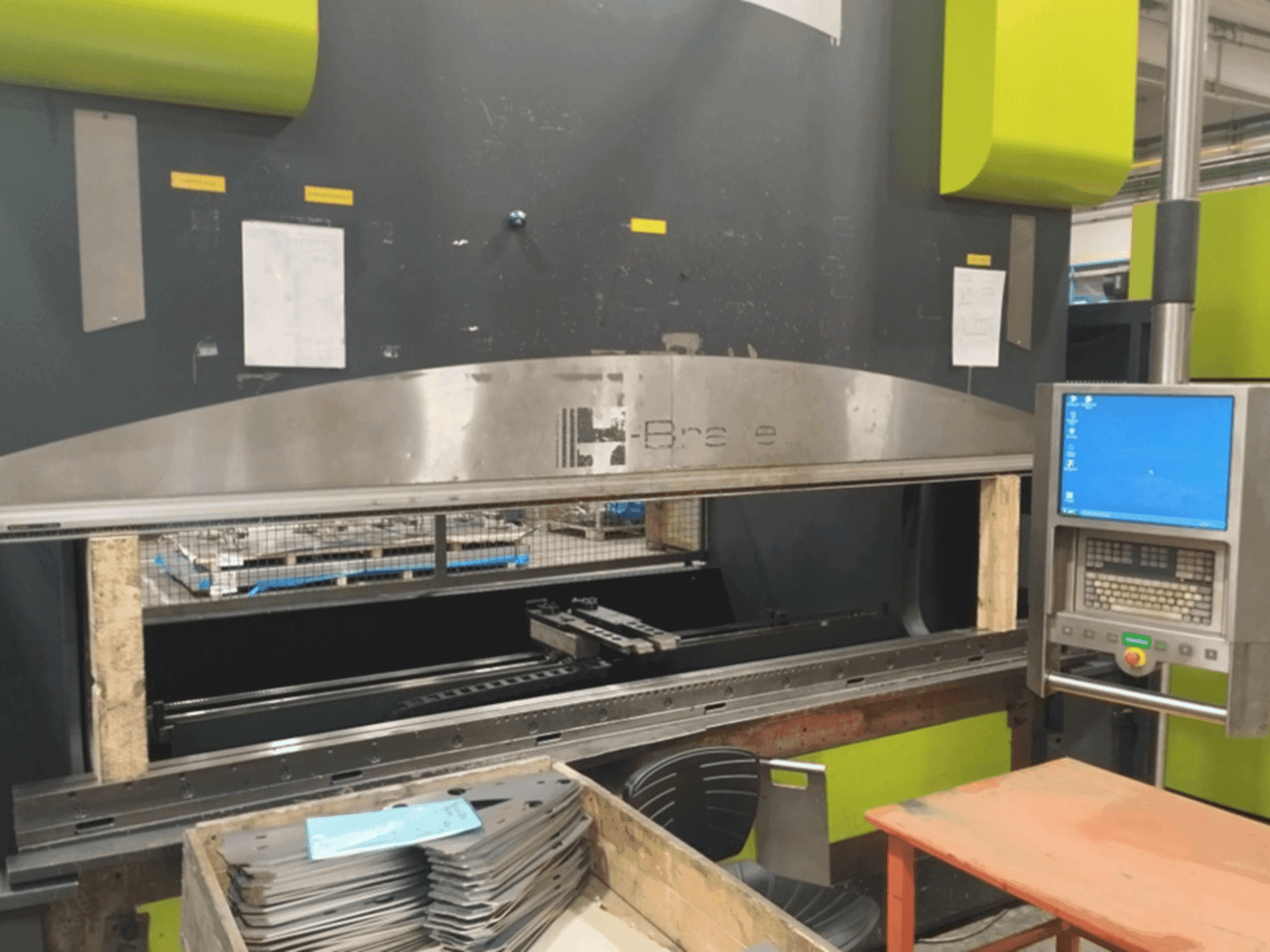 Čelní pohled  na Safan SAFAN H-BRAKE 240-3100  stroj