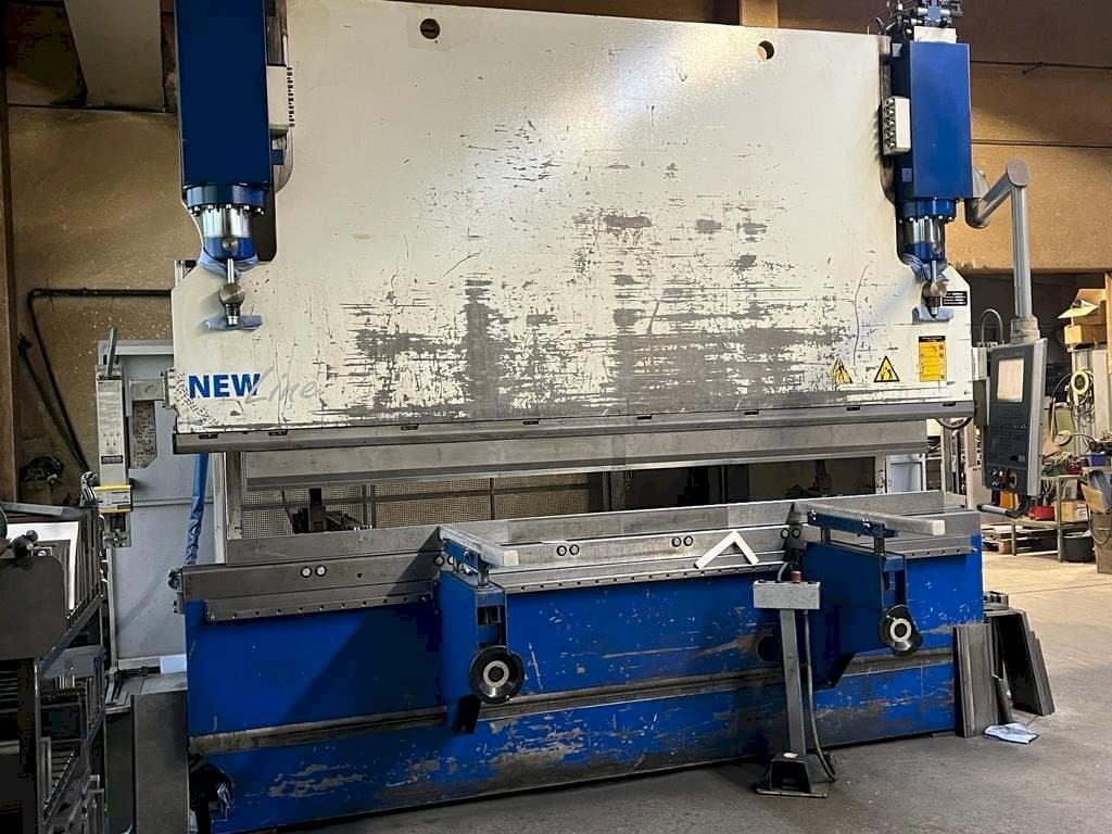 Čelní pohled  na GWF MENGELE HB 175-30/35  stroj