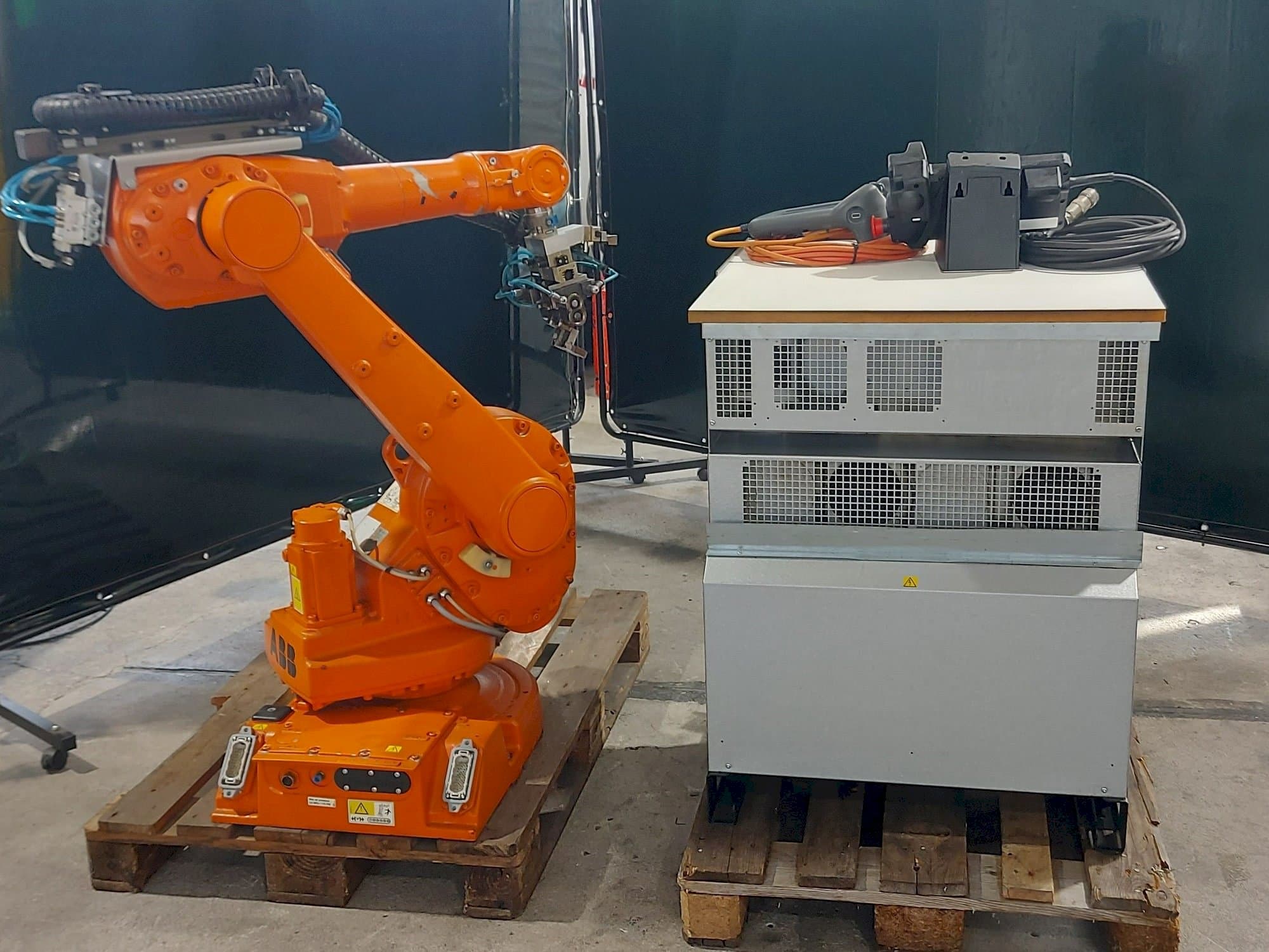 Čelní pohled  na ABB IRB1600  stroj