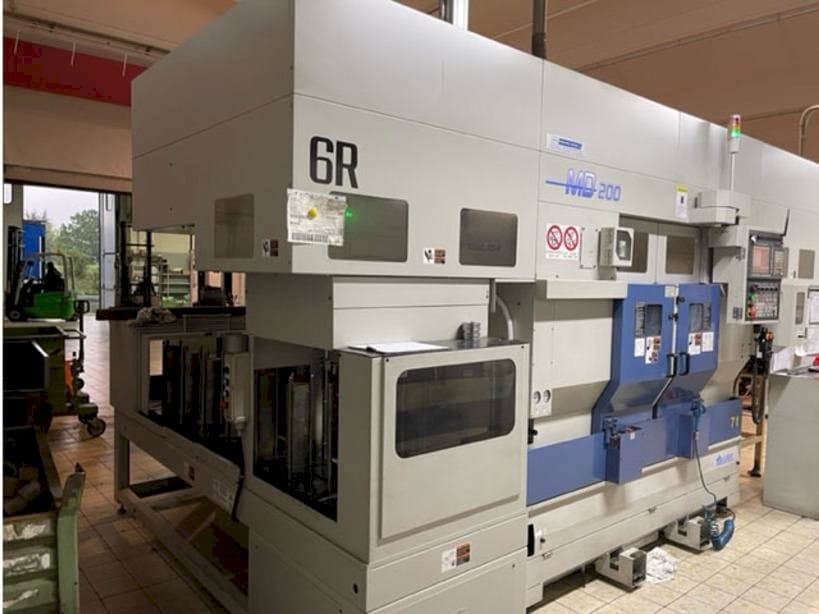 Čelní pohled  na Muratec MD 200  stroj