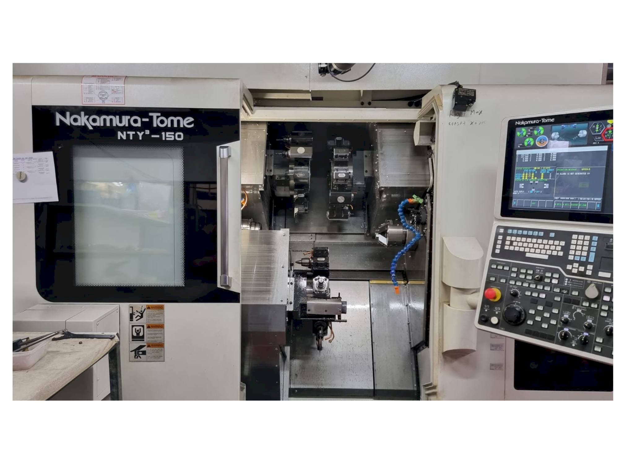 Čelní pohled  na NAKAMURA-TOME NTY3-150  stroj