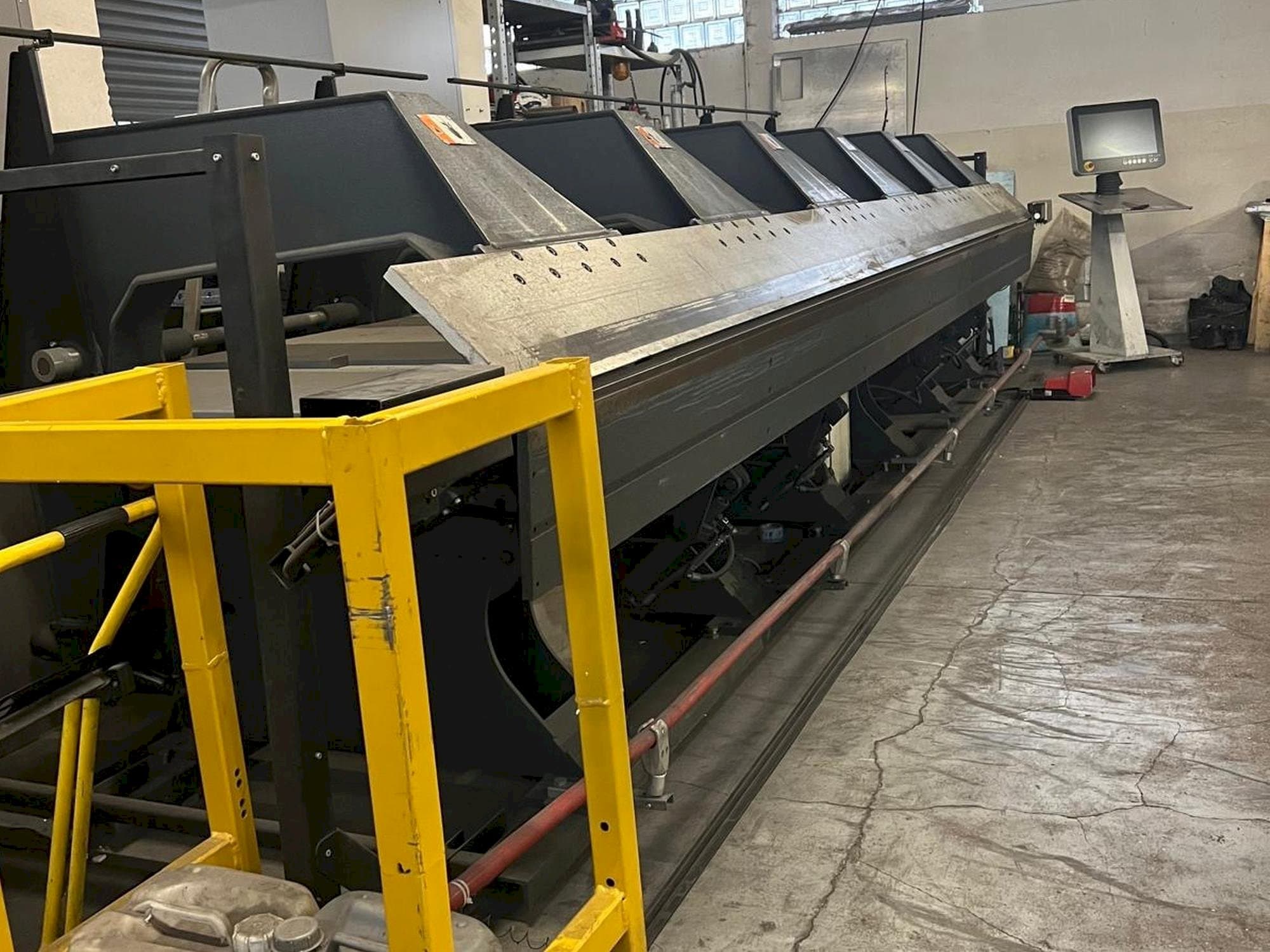 Čelní pohled  na Jorns  Norma-Line 150-6.4  stroj