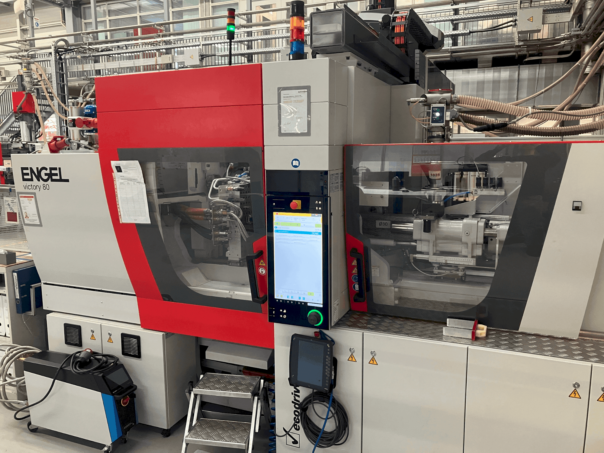 Čelní pohled  na Engel victory 200/80 tech  stroj