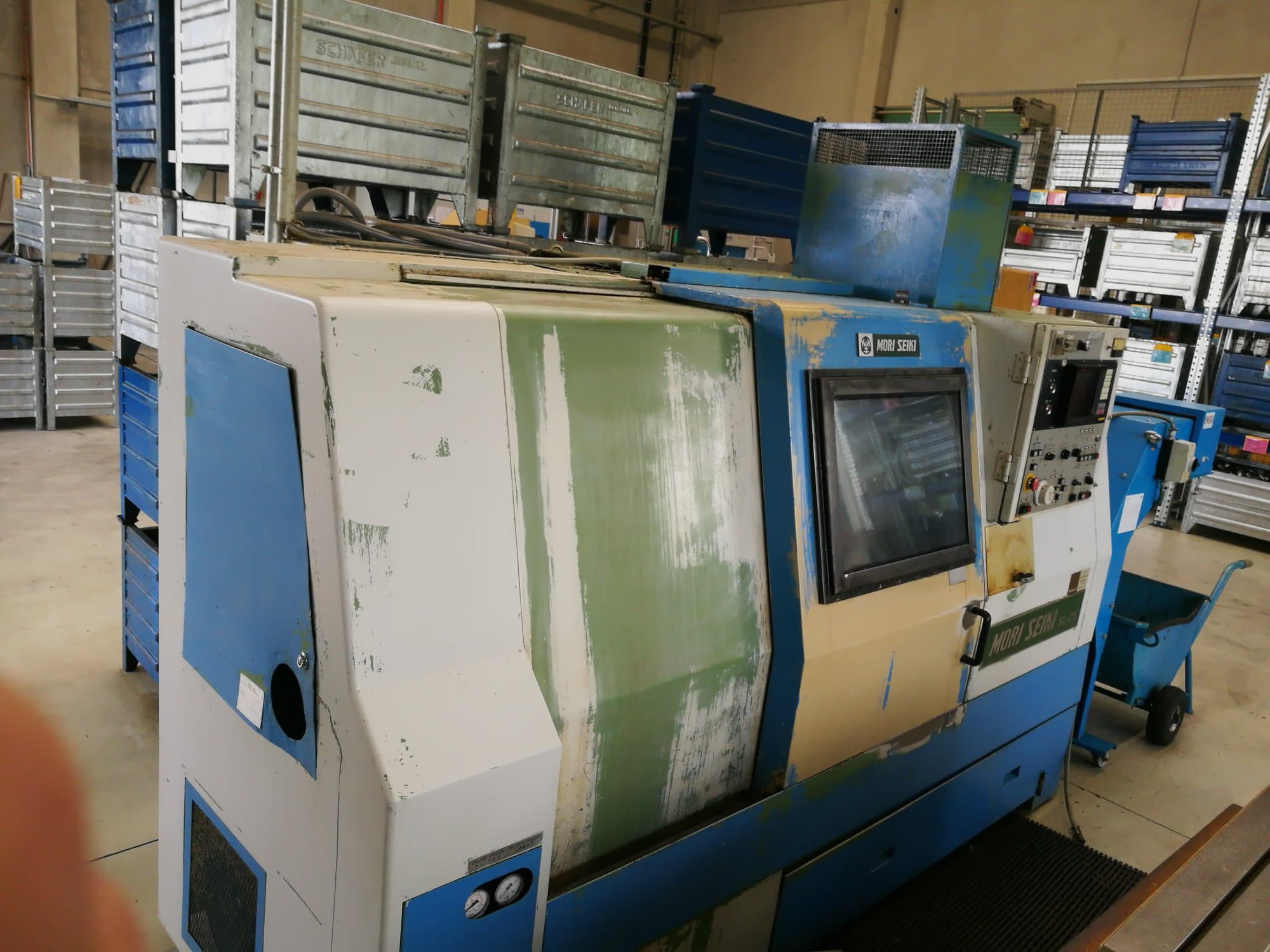 Levý pohled  na MORI SEIKI SL-25A/500 stroj
