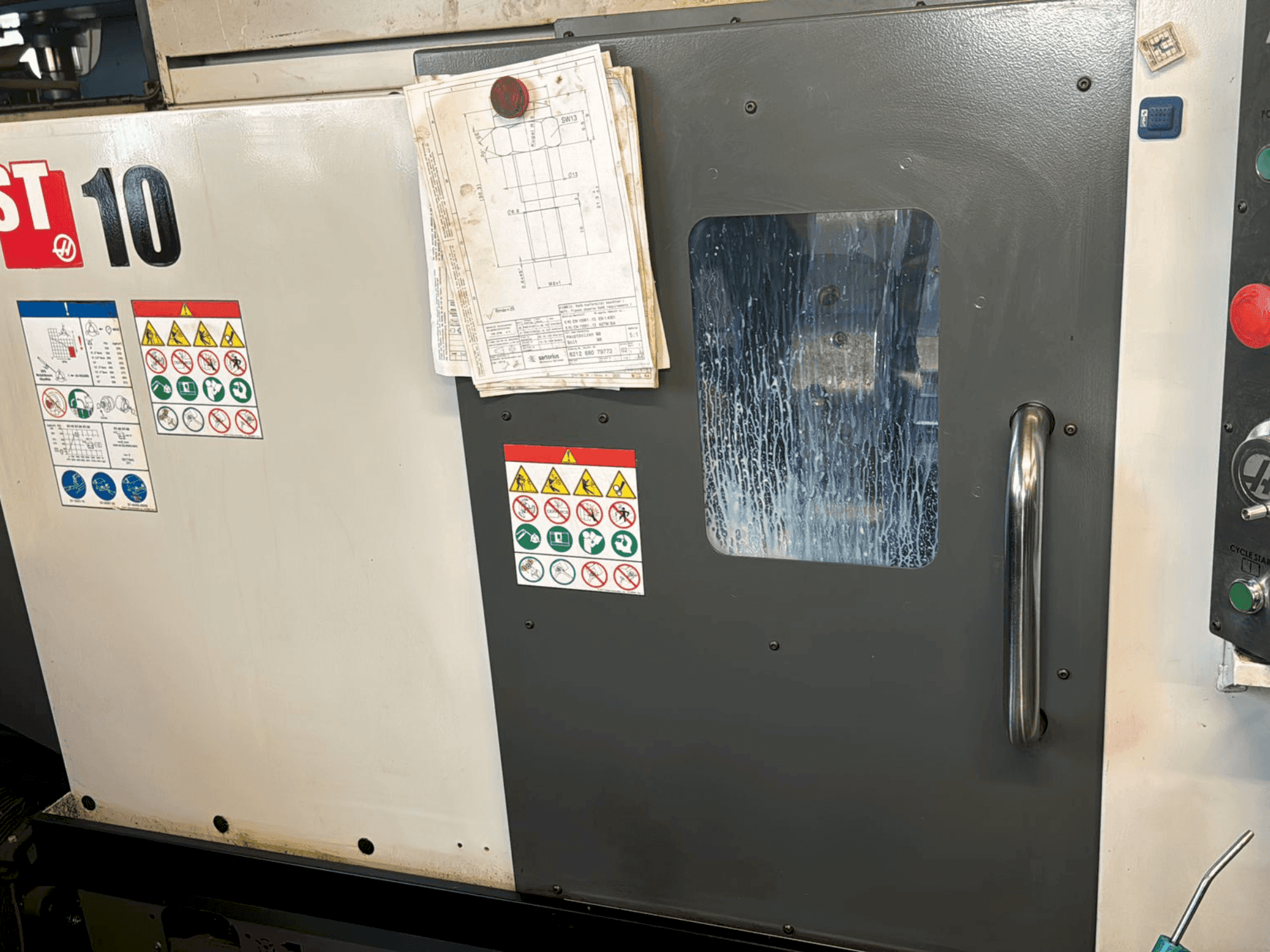 Čelní pohled  na HAAS ST-10  stroj