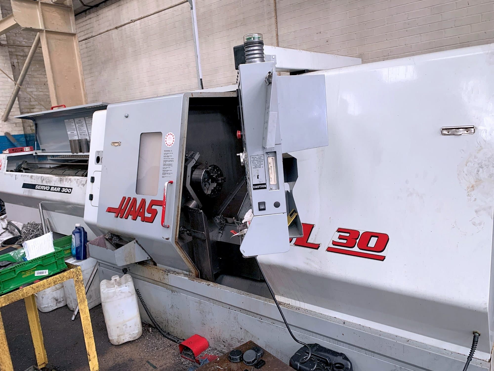 Čelní pohled  na HAAS SL-30  stroj