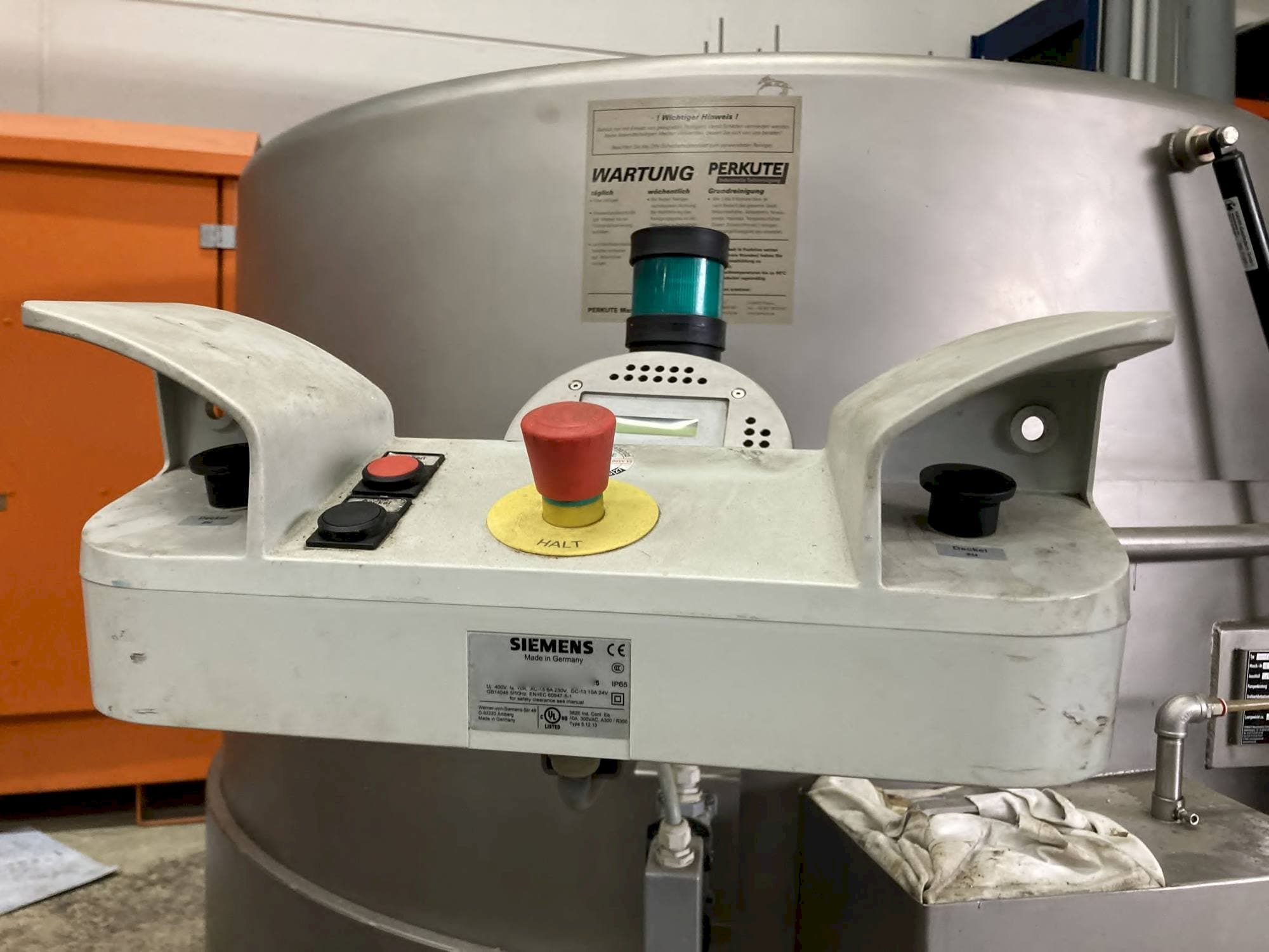 Levý pohled  na PERKUTE SP 160  stroj