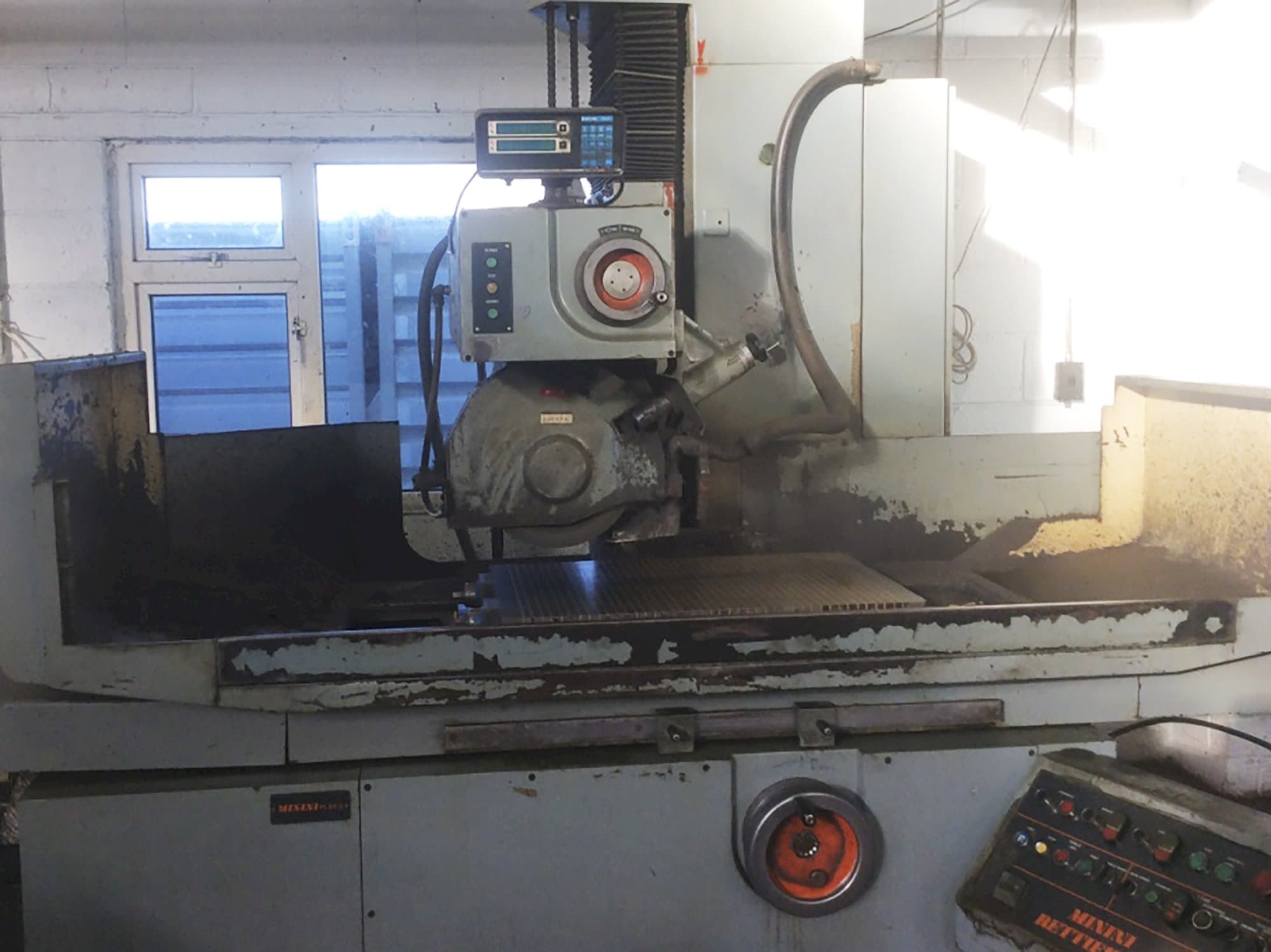 Čelní pohled  na Minini PL65.8 stroj