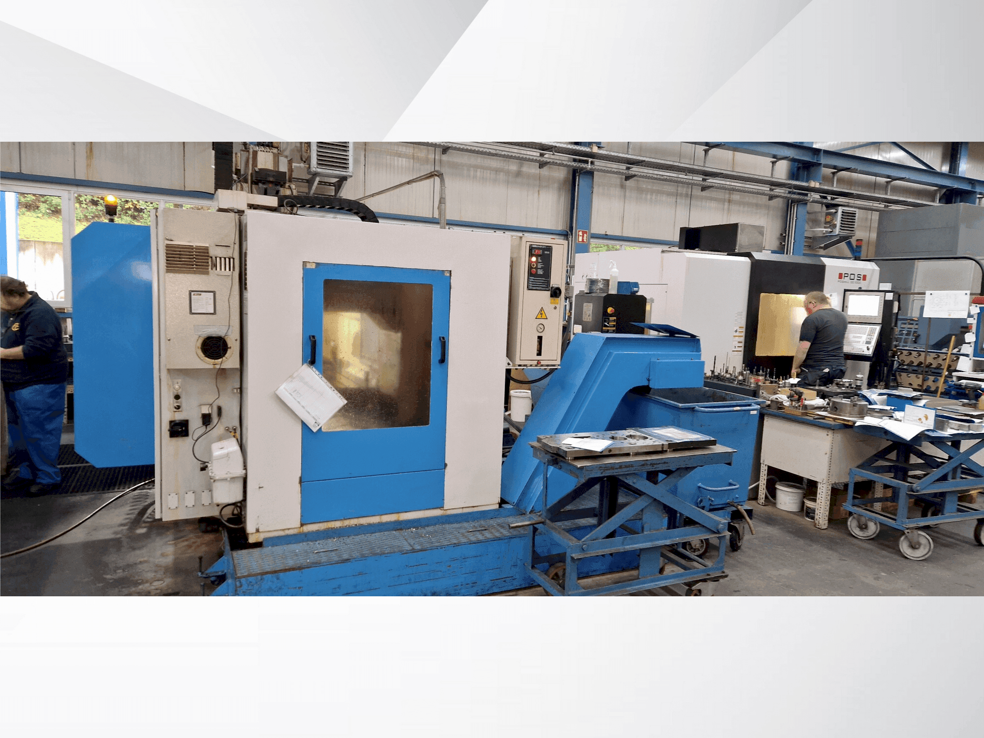 Čelní pohled  na KONDIA HM-2010  stroj