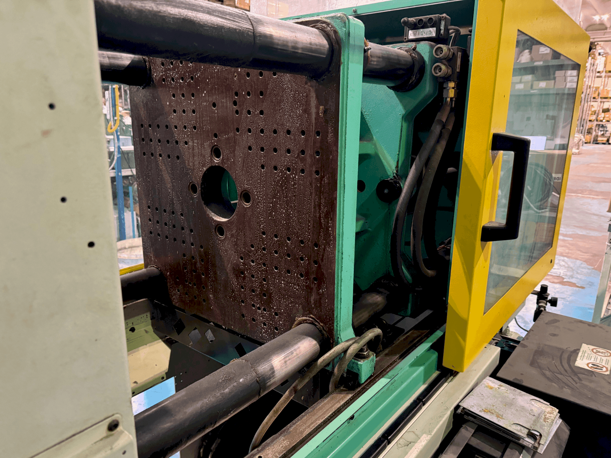 Čelní pohled  na Arburg ALLROUNDER CENTEX 470 C 1500-800  stroj