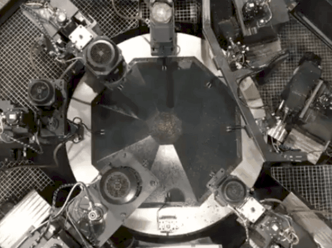 Čelní pohled  na IBERMACH Transfer  stroj