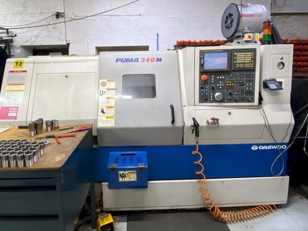 Čelní pohled  na DAEWOO PUMA 240MB  stroj