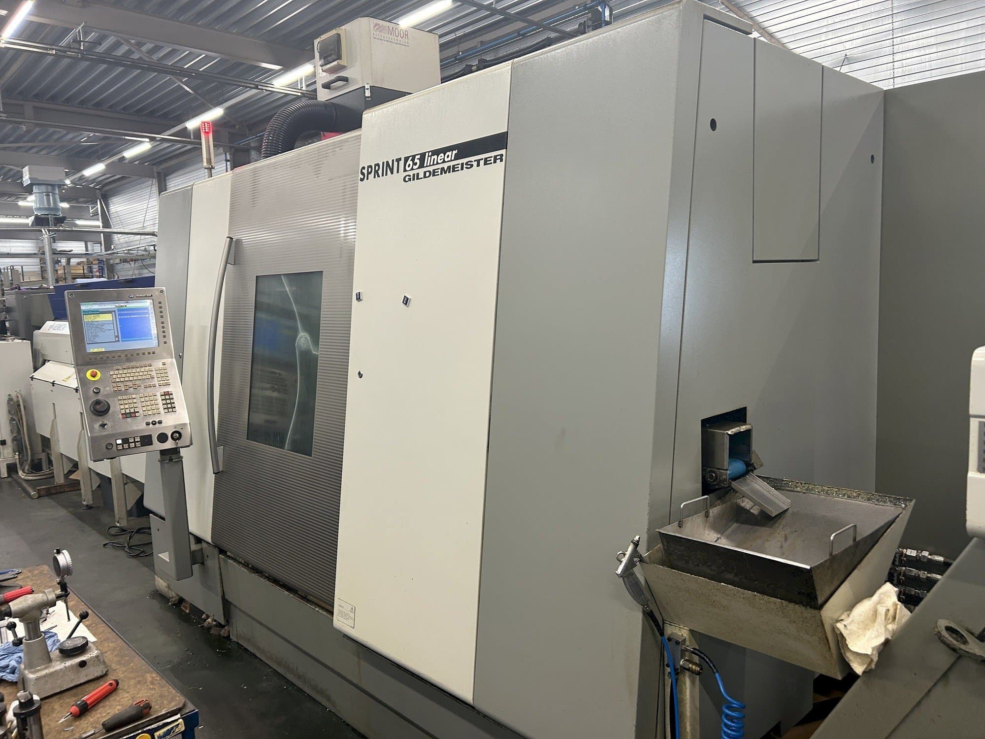 Čelní pohled  na Gildemeister Sprint 65 linear  stroj