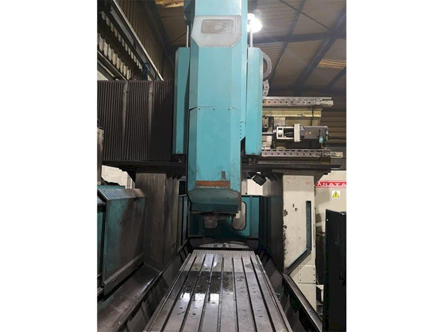 Čelní pohled  na ANAYAK P-2000  stroj