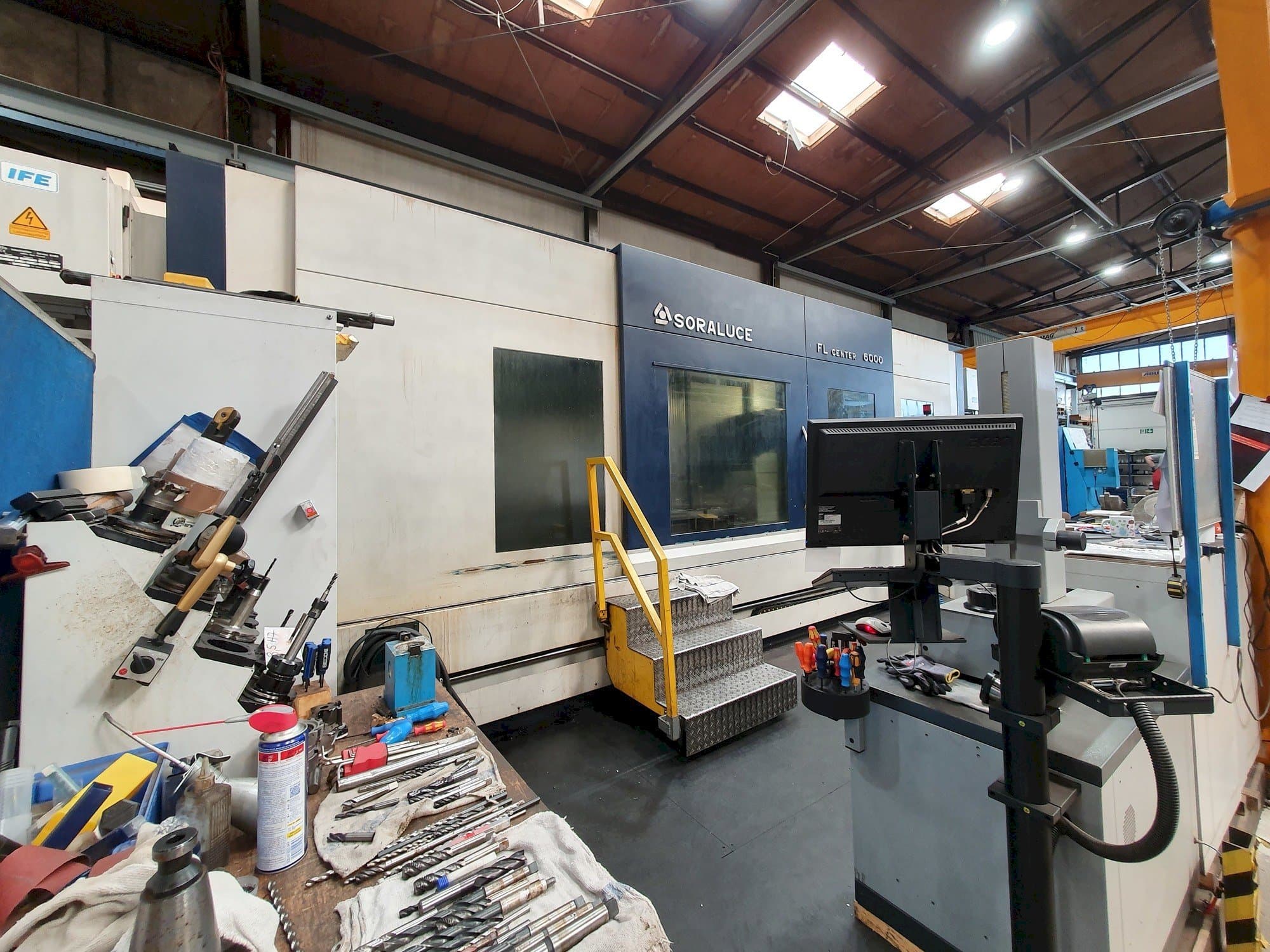 Čelní pohled  na Soraluce FL 6000  stroj